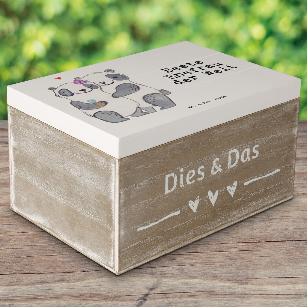 Holzkiste Panda Beste Ehefrau der Welt Ehefrau, Beste, Frau, Partnerin, Freundin, Traumfrau, Hochzeit, Liebling, Ehepartner, Ehe, Gattin, Lebensgefährtin, Braut, Kleinigkeit Holzkiste, Kiste, Schatzkiste, Truhe, Schatulle, XXL,  Erinnerungsbox, Erinnerungskiste, Dekokiste, Aufbewahrungsbox  für, Dankeschön, Geschenk, Schenken, Geburtstag, Geburtstagsgeschenk, Geschenkidee, Danke, Bedanken, Mitbringsel, Freude machen, Geschenktipp