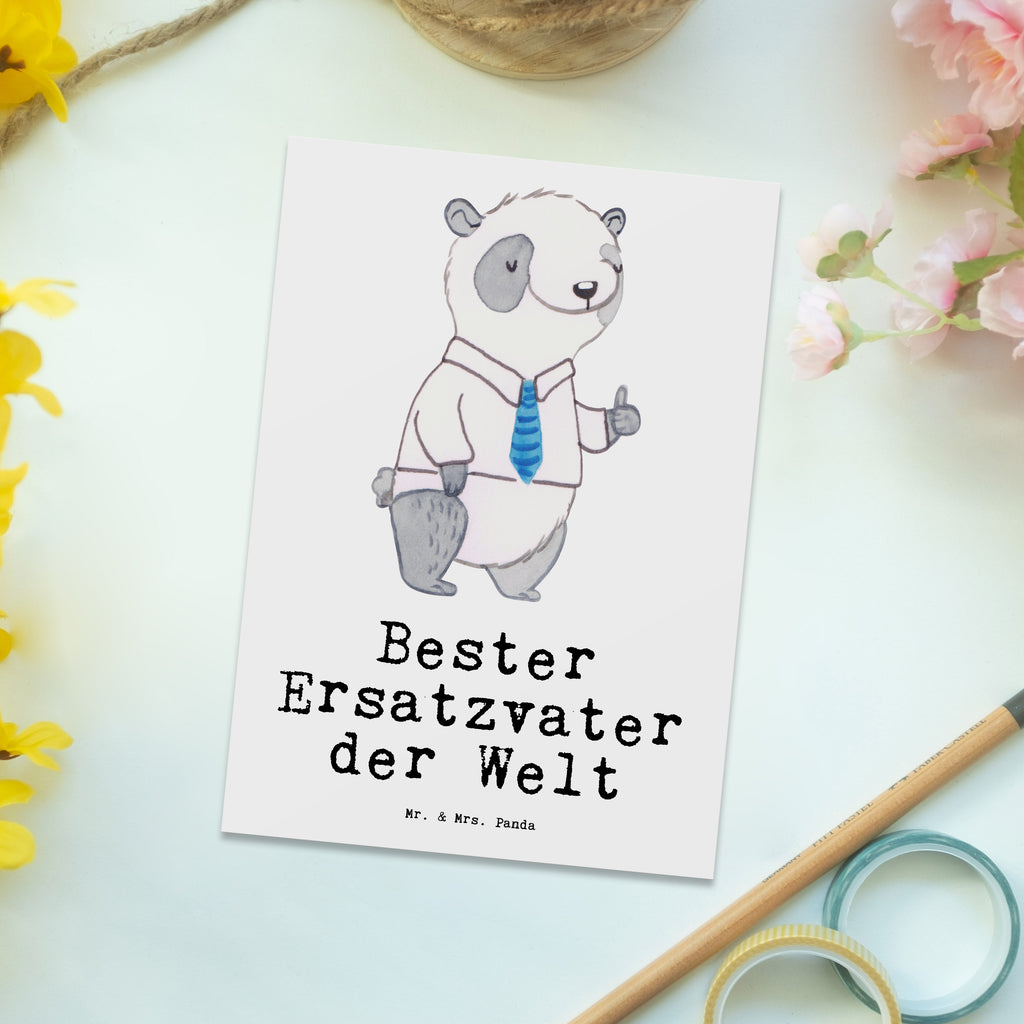 Postkarte Panda Bester Ersatzvater der Welt Geschenkkarte, Grußkarte, Karte, Einladung, Ansichtskarte, Geburtstagskarte, Einladungskarte, Dankeskarte, für, Dankeschön, Geschenk, Schenken, Geburtstag, Geburtstagsgeschenk, Geschenkidee, Danke, Bedanken, Mitbringsel, Freude machen, Geschenktipp, Bester, Ersatzvater, Ersatz, zweiter, Vater, Papa, Dad, Daddy, Paps, Papi, Vati, Eltern, Geschenk Vater, Mann, Familie, Kleinigkeit