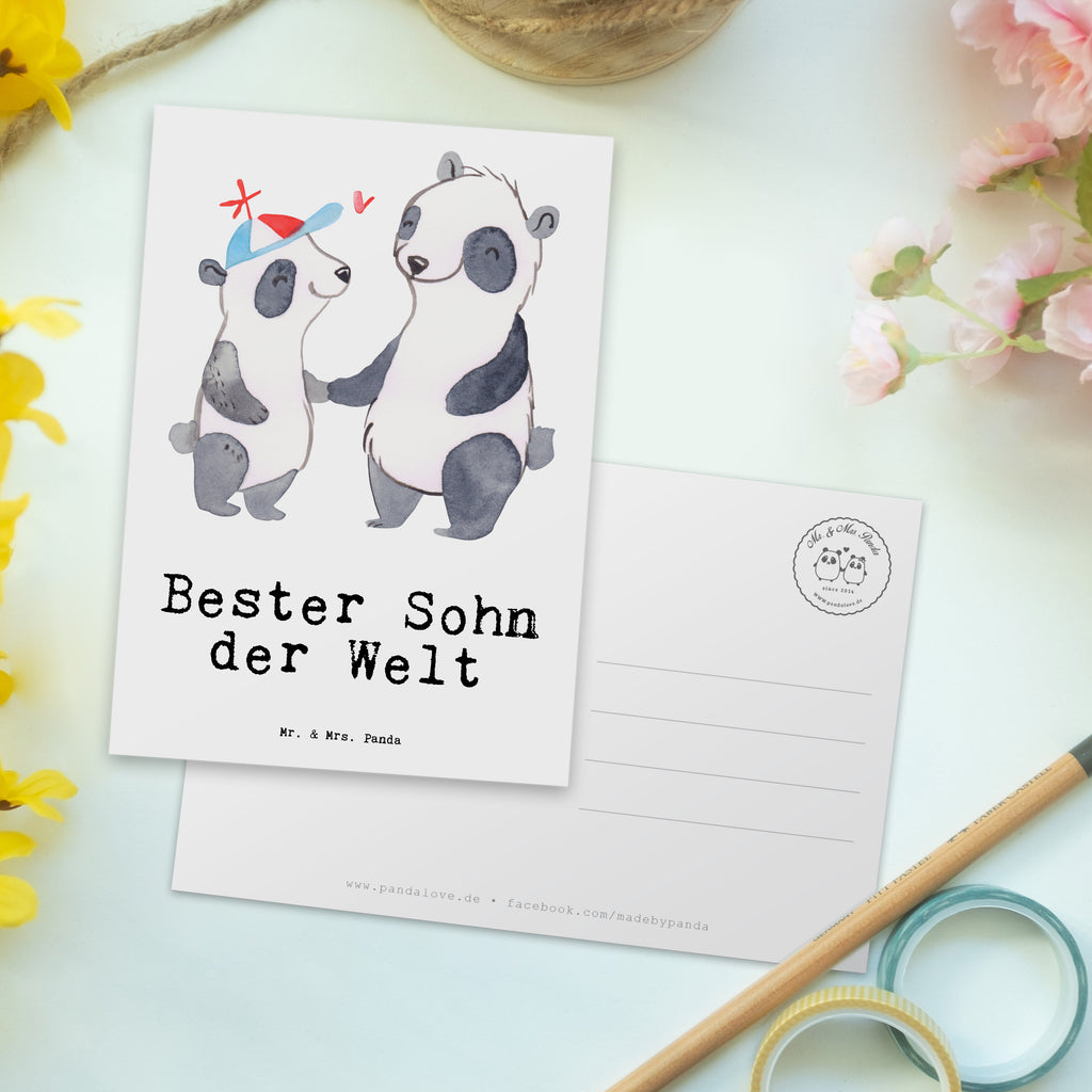 Postkarte Panda Bester Sohn der Welt Geschenkkarte, Grußkarte, Karte, Einladung, Ansichtskarte, Geburtstagskarte, Einladungskarte, Dankeskarte, für, Dankeschön, Geschenk, Schenken, Geburtstag, Geburtstagsgeschenk, Geschenkidee, Danke, Bedanken, Mitbringsel, Freude machen, Geschenktipp, Sohn, Sohnemann, Söhnchen, Bube, Bub, Nachwuchs, Nachkomme, Kind, Familie, Vater, Belohnung