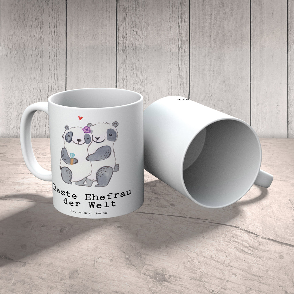 Tasse Panda Beste Ehefrau der Welt Becher, Kaffeetasse, Kaffeebecher, Tee, Frühstück, Büro, für, Dankeschön, Geschenk, Schenken, Geburtstag, Geburtstagsgeschenk, Geschenkidee, Danke, Bedanken, Mitbringsel, Freude machen, Geschenktipp, Ehefrau, Beste, Frau, Partnerin, Freundin, Traumfrau, Hochzeit, Liebling, Ehepartner, Ehe, Gattin, Lebensgefährtin, Braut, Kleinigkeit