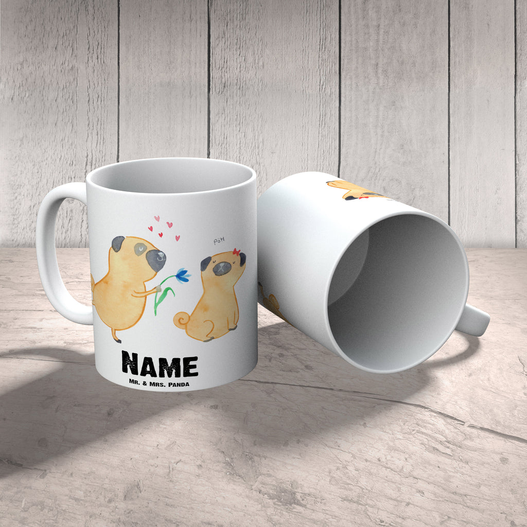 Personalisierte Tasse Mops verliebt Personalisierte Tasse, Namenstasse, Wunschname, Personalisiert, Tasse, Namen, Drucken, Tasse mit Namen, Hund, Hundemotiv, Haustier, Hunderasse, Tierliebhaber, Hundebesitzer, Sprüche, Mops, Möpse, Hundeliebe, verliebt, Liebe, Liebesspruch. Verlobt, Geschenk Freund, Partner