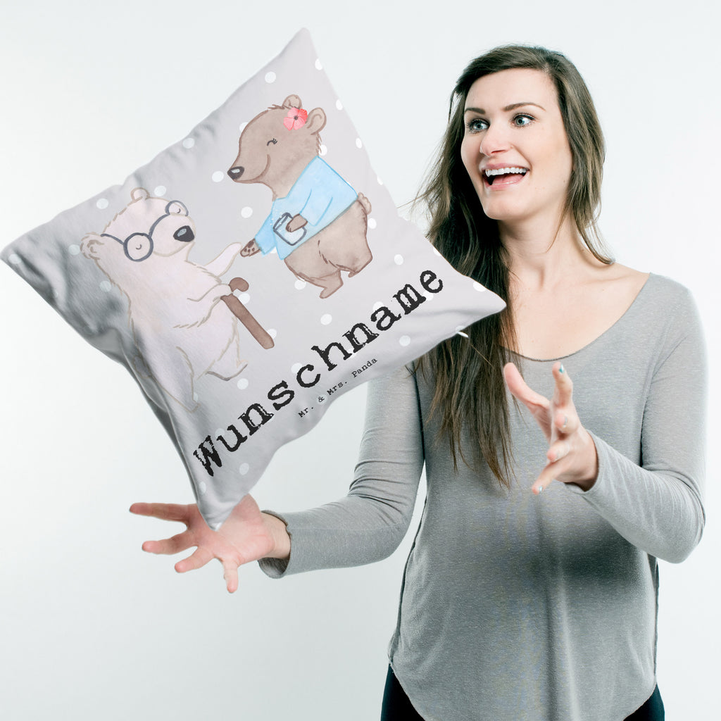Personalisiertes Kissen Altenpflegerin mit Herz Kissen, personalisiert, Name, Wunschname, bedrucken, Kopfkissen, Beruf, Ausbildung, Jubiläum, Abschied, Rente, Kollege, Kollegin, Geschenk, Schenken, Arbeitskollege, Mitarbeiter, Firma, Danke, Dankeschön, Altenpflegerin, Pflegerin, Altenheim Eröffnung