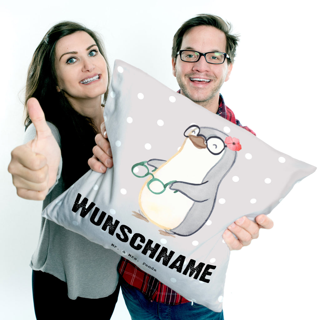 Personalisiertes Kissen Augenoptikerin mit Herz Kissen, personalisiert, Name, Wunschname, bedrucken, Kopfkissen, Beruf, Ausbildung, Jubiläum, Abschied, Rente, Kollege, Kollegin, Geschenk, Schenken, Arbeitskollege, Mitarbeiter, Firma, Danke, Dankeschön, Augenoptikerin, Optikerin, Augenärztin, Optometristin, Brillenverkäuferin, Brillengeschäft, Eröffnung