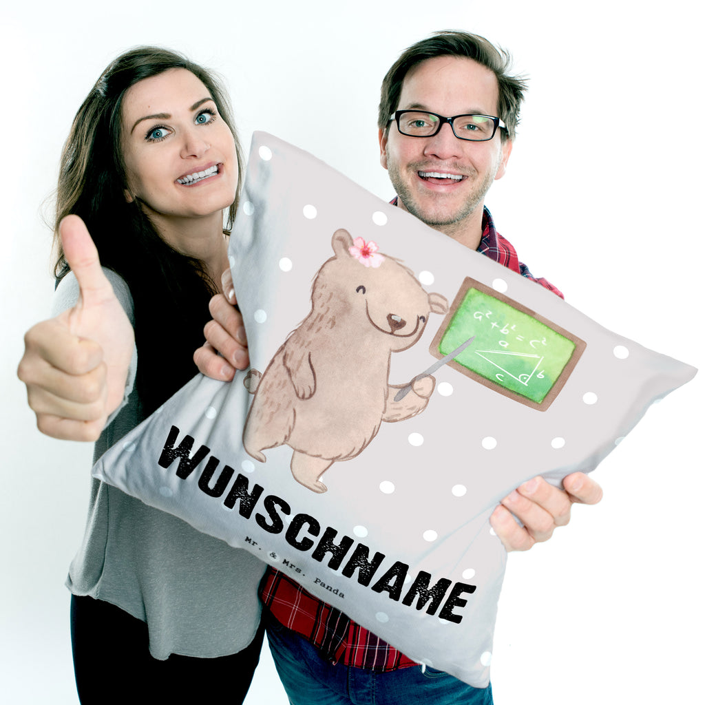 Personalisiertes Kissen Mathematiklehrerin mit Herz Kissen, personalisiert, Name, Wunschname, bedrucken, Kopfkissen, Beruf, Ausbildung, Jubiläum, Abschied, Rente, Kollege, Kollegin, Geschenk, Schenken, Arbeitskollege, Mitarbeiter, Firma, Danke, Dankeschön, Mathematiklehrerin, Lehramtstudent, Referendariat, Mathelehrerin, Matheunterricht, Mathe, Lehrer