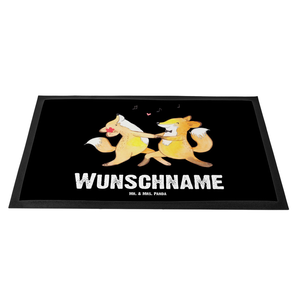 Personalisierte Fußmatte Fuchs Beste Eltern der Welt Personalisierte Fußmatte, Fußmatte mit Namen, Personalisieruung, Personalisiert, Fußmatte bedrucken, Türvorleger mit Namen, Haustürmatte personalisiert, Namensfussmatte, Wunschnamen, Bedrucken, Türvorleger personalisiert, für, Dankeschön, Geschenk, Schenken, Geburtstag, Geburtstagsgeschenk, Geschenkidee, Danke, Bedanken, Mitbringsel, Freude machen, Geschenktipp, Eltern, Mama, Papa, Erzeuger, Mami, Papi, Familie, Elternpaar, Mama und Papa