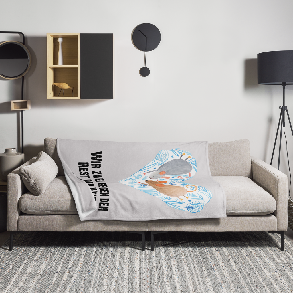 Kuscheldecke Mäuse Herz Decke, Wohndecke, Tagesdecke, Wolldecke, Sofadecke, Liebe, Partner, Freund, Freundin, Ehemann, Ehefrau, Heiraten, Verlobung, Heiratsantrag, Liebesgeschenk, Jahrestag, Hocheitstag, Maus, Mäuse, Liebesbotschaft, Liebesbeweis, Hochzeit, Lieblingsmensch, Gemeinsamkeit, Love, Geschenk für zwei