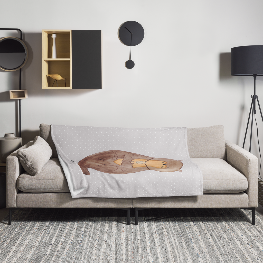 Kuscheldecke Otter mit Muschelmedaillon Decke, Wohndecke, Tagesdecke, Wolldecke, Sofadecke, Otter, Fischotter, Seeotter, Otterliebe, grübeln, träumen, Motivation, Tagträumen, Büro