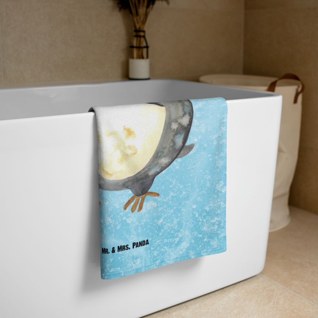 XL Badehandtuch Pinguin duscht Handtuch, Badetuch, Duschtuch, Strandtuch, Saunatuch, Pinguin, Pinguine, Dusche, duschen, Lebensmotto, Motivation, Neustart, Neuanfang, glücklich sein
