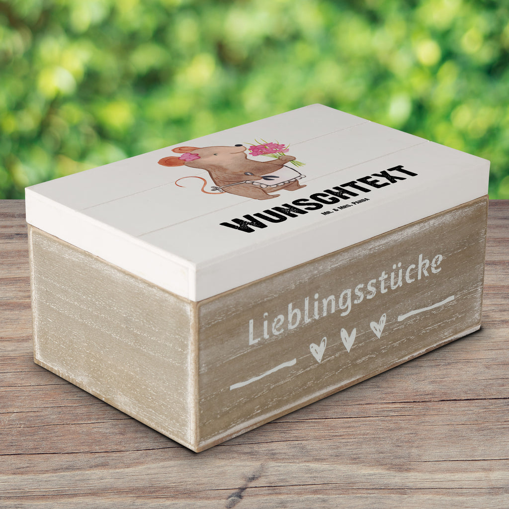 Personalisierte Holzkiste Maus Beste Nachbarin der Welt Holzkiste mit Namen, Kiste mit Namen, Schatzkiste mit Namen, Truhe mit Namen, Schatulle mit Namen, Erinnerungsbox mit Namen, Erinnerungskiste, mit Namen, Dekokiste mit Namen, Aufbewahrungsbox mit Namen, Holzkiste Personalisiert, Kiste Personalisiert, Schatzkiste Personalisiert, Truhe Personalisiert, Schatulle Personalisiert, Erinnerungsbox Personalisiert, Erinnerungskiste Personalisiert, Dekokiste Personalisiert, Aufbewahrungsbox Personalisiert, für, Dankeschön, Geschenk, Schenken, Geburtstag, Geburtstagsgeschenk, Geschenkidee, Danke, Bedanken, Mitbringsel, Freude machen, Geschenktipp, Nachbarin, Nachbarn, Nachbarschaft, Freundin, Angrenzer, Anwohnerin, Bewohnerin, Freundschaft
