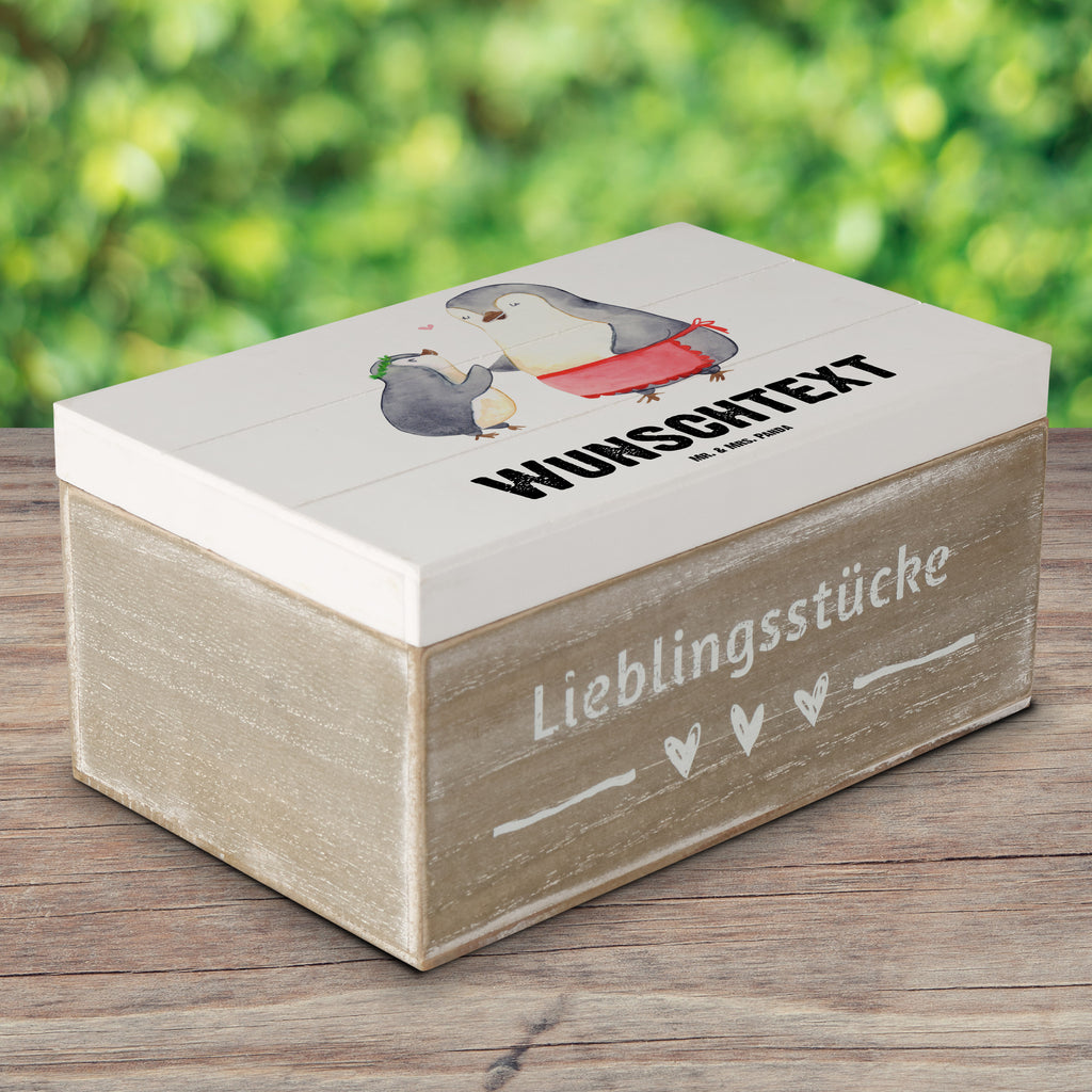 Personalisierte Holzkiste Pinguin Beste Mutter der Welt Holzkiste mit Namen, Kiste mit Namen, Schatzkiste mit Namen, Truhe mit Namen, Schatulle mit Namen, Erinnerungsbox mit Namen, Erinnerungskiste, mit Namen, Dekokiste mit Namen, Aufbewahrungsbox mit Namen, Holzkiste Personalisiert, Kiste Personalisiert, Schatzkiste Personalisiert, Truhe Personalisiert, Schatulle Personalisiert, Erinnerungsbox Personalisiert, Erinnerungskiste Personalisiert, Dekokiste Personalisiert, Aufbewahrungsbox Personalisiert, für, Dankeschön, Geschenk, Schenken, Geburtstag, Geburtstagsgeschenk, Geschenkidee, Danke, Bedanken, Mitbringsel, Freude machen, Geschenktipp, Mama, Mami, Mutter, Muttertag, Mutti, Ma, Tochter, Sohn, Beste Mama, Beste, Supermama