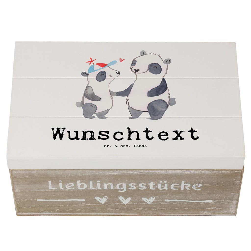 Personalisierte Holzkiste Panda Bester Cousin der Welt Holzkiste mit Namen, Kiste mit Namen, Schatzkiste mit Namen, Truhe mit Namen, Schatulle mit Namen, Erinnerungsbox mit Namen, Erinnerungskiste, mit Namen, Dekokiste mit Namen, Aufbewahrungsbox mit Namen, Holzkiste Personalisiert, Kiste Personalisiert, Schatzkiste Personalisiert, Truhe Personalisiert, Schatulle Personalisiert, Erinnerungsbox Personalisiert, Erinnerungskiste Personalisiert, Dekokiste Personalisiert, Aufbewahrungsbox Personalisiert, für, Dankeschön, Geschenk, Schenken, Geburtstag, Geburtstagsgeschenk, Geschenkidee, Danke, Bedanken, Mitbringsel, Freude machen, Geschenktipp, Cousin, Kousin, Vetter, Sohn von Onkel, Sohn von Tante, Familie, Verwandtschaft, Cousine