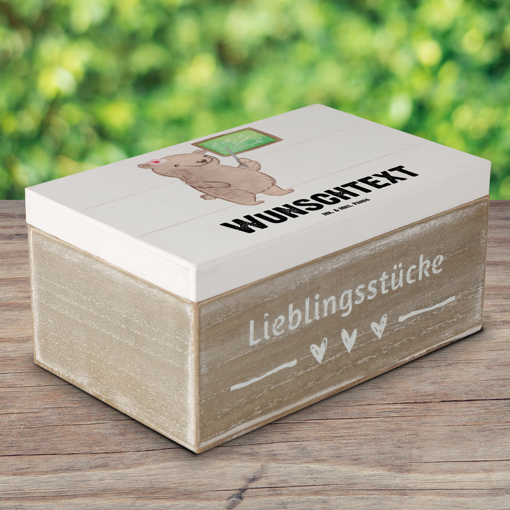 Personalisierte Holzkiste Mathematikerin mit Herz Holzkiste mit Namen, Kiste mit Namen, Schatzkiste mit Namen, Truhe mit Namen, Schatulle mit Namen, Erinnerungsbox mit Namen, Erinnerungskiste, mit Namen, Dekokiste mit Namen, Aufbewahrungsbox mit Namen, Holzkiste Personalisiert, Kiste Personalisiert, Schatzkiste Personalisiert, Truhe Personalisiert, Schatulle Personalisiert, Erinnerungsbox Personalisiert, Erinnerungskiste Personalisiert, Dekokiste Personalisiert, Aufbewahrungsbox Personalisiert, Beruf, Ausbildung, Jubiläum, Abschied, Rente, Kollege, Kollegin, Geschenk, Schenken, Arbeitskollege, Mitarbeiter, Firma, Danke, Dankeschön, Mathematikerin, Mathematik Studium, Studentin Mathe, Bachelor, Master