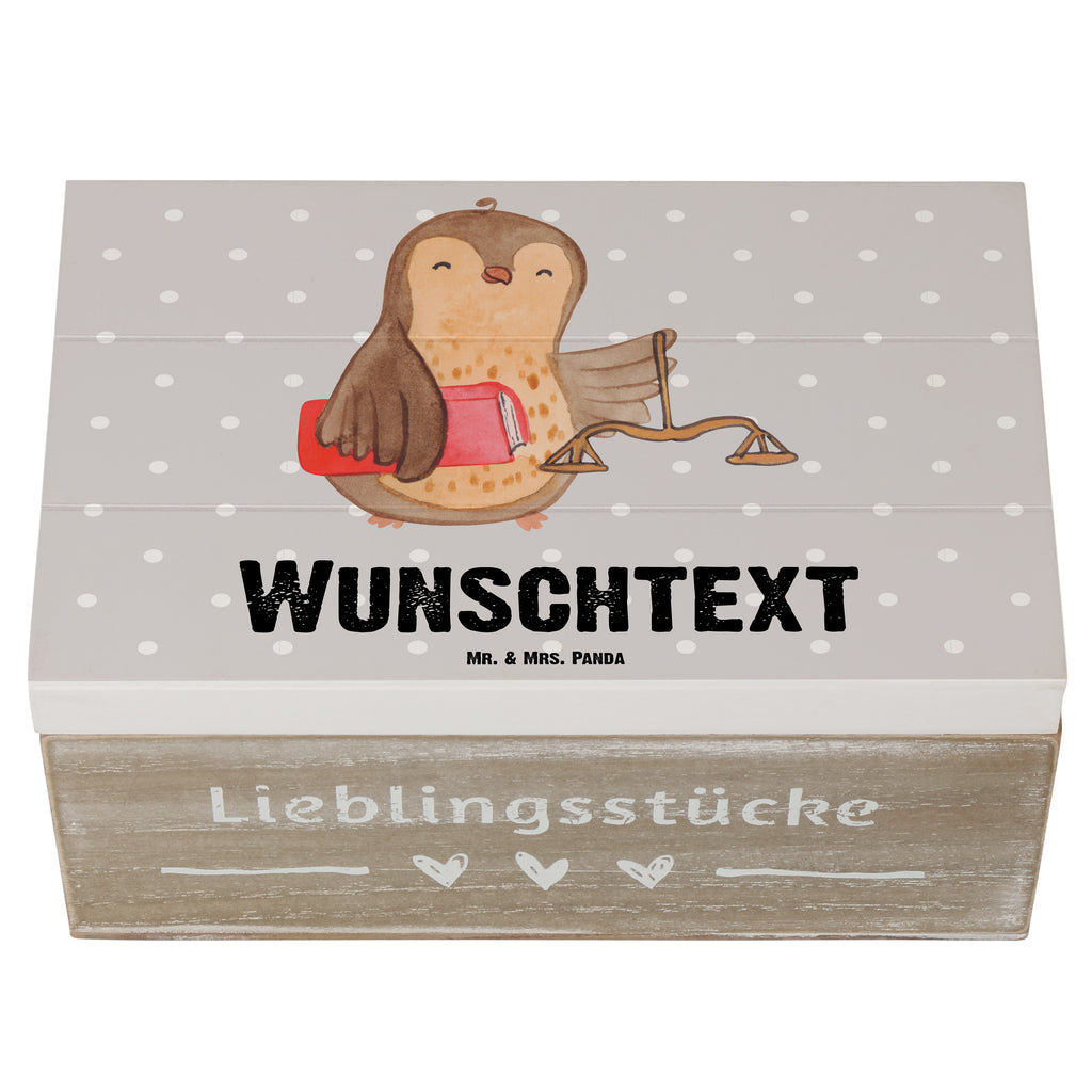 Personalisierte Holzkiste Jurist mit Herz Holzkiste mit Namen, Kiste mit Namen, Schatzkiste mit Namen, Truhe mit Namen, Schatulle mit Namen, Erinnerungsbox mit Namen, Erinnerungskiste, mit Namen, Dekokiste mit Namen, Aufbewahrungsbox mit Namen, Holzkiste Personalisiert, Kiste Personalisiert, Schatzkiste Personalisiert, Truhe Personalisiert, Schatulle Personalisiert, Erinnerungsbox Personalisiert, Erinnerungskiste Personalisiert, Dekokiste Personalisiert, Aufbewahrungsbox Personalisiert, Beruf, Ausbildung, Jubiläum, Abschied, Rente, Kollege, Kollegin, Geschenk, Schenken, Arbeitskollege, Mitarbeiter, Firma, Danke, Dankeschön, Jurist, Anwalt, Jura Studium, Master of laws, Staatsexamen, Jurastudent, Anwaltskanzlei