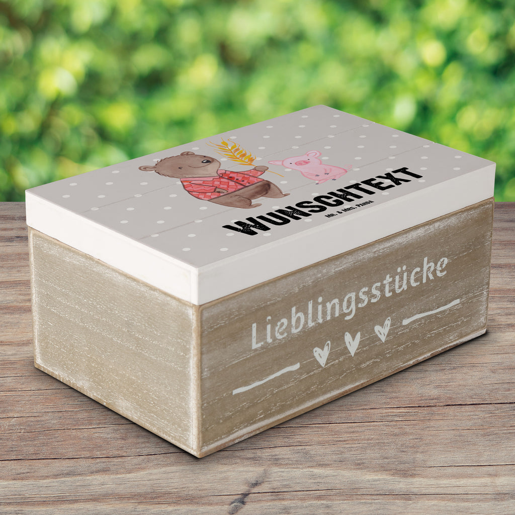 Personalisierte Holzkiste Bauer mit Herz Holzkiste mit Namen, Kiste mit Namen, Schatzkiste mit Namen, Truhe mit Namen, Schatulle mit Namen, Erinnerungsbox mit Namen, Erinnerungskiste, mit Namen, Dekokiste mit Namen, Aufbewahrungsbox mit Namen, Holzkiste Personalisiert, Kiste Personalisiert, Schatzkiste Personalisiert, Truhe Personalisiert, Schatulle Personalisiert, Erinnerungsbox Personalisiert, Erinnerungskiste Personalisiert, Dekokiste Personalisiert, Aufbewahrungsbox Personalisiert, Beruf, Ausbildung, Jubiläum, Abschied, Rente, Kollege, Kollegin, Geschenk, Schenken, Arbeitskollege, Mitarbeiter, Firma, Danke, Dankeschön, Landwirt; Bauer, Tierwirt, Agronom, Farmer, Bauernhof