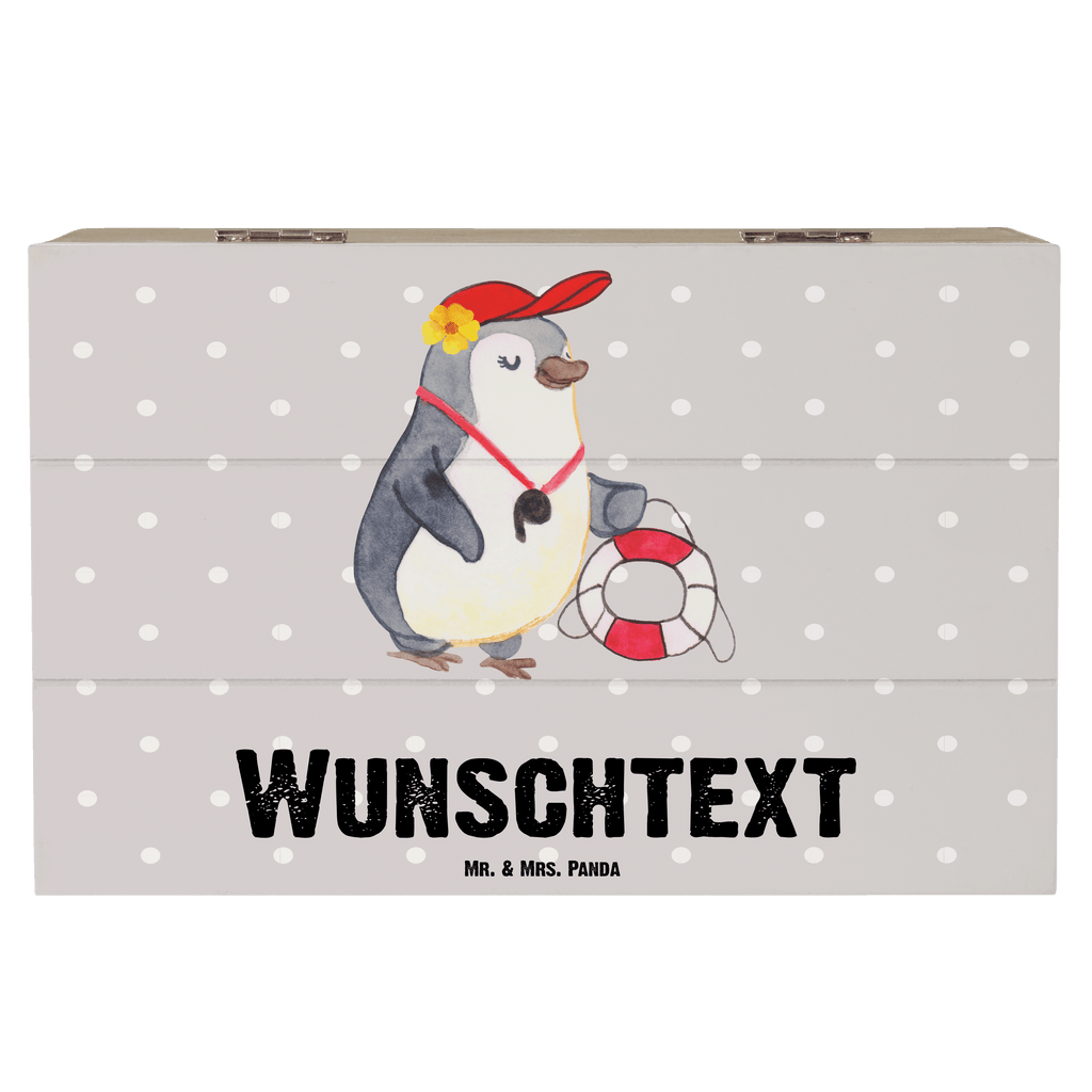 Personalisierte Holzkiste Bademeisterin mit Herz Holzkiste mit Namen, Kiste mit Namen, Schatzkiste mit Namen, Truhe mit Namen, Schatulle mit Namen, Erinnerungsbox mit Namen, Erinnerungskiste, mit Namen, Dekokiste mit Namen, Aufbewahrungsbox mit Namen, Holzkiste Personalisiert, Kiste Personalisiert, Schatzkiste Personalisiert, Truhe Personalisiert, Schatulle Personalisiert, Erinnerungsbox Personalisiert, Erinnerungskiste Personalisiert, Dekokiste Personalisiert, Aufbewahrungsbox Personalisiert, Beruf, Ausbildung, Jubiläum, Abschied, Rente, Kollege, Kollegin, Geschenk, Schenken, Arbeitskollege, Mitarbeiter, Firma, Danke, Dankeschön, Bademeisterin, Rettungsschwimmerin, Schwimmmeisterin, Schwimmbad, Freibad, Badeanstalt, Schwimmverein, Schwimmschule