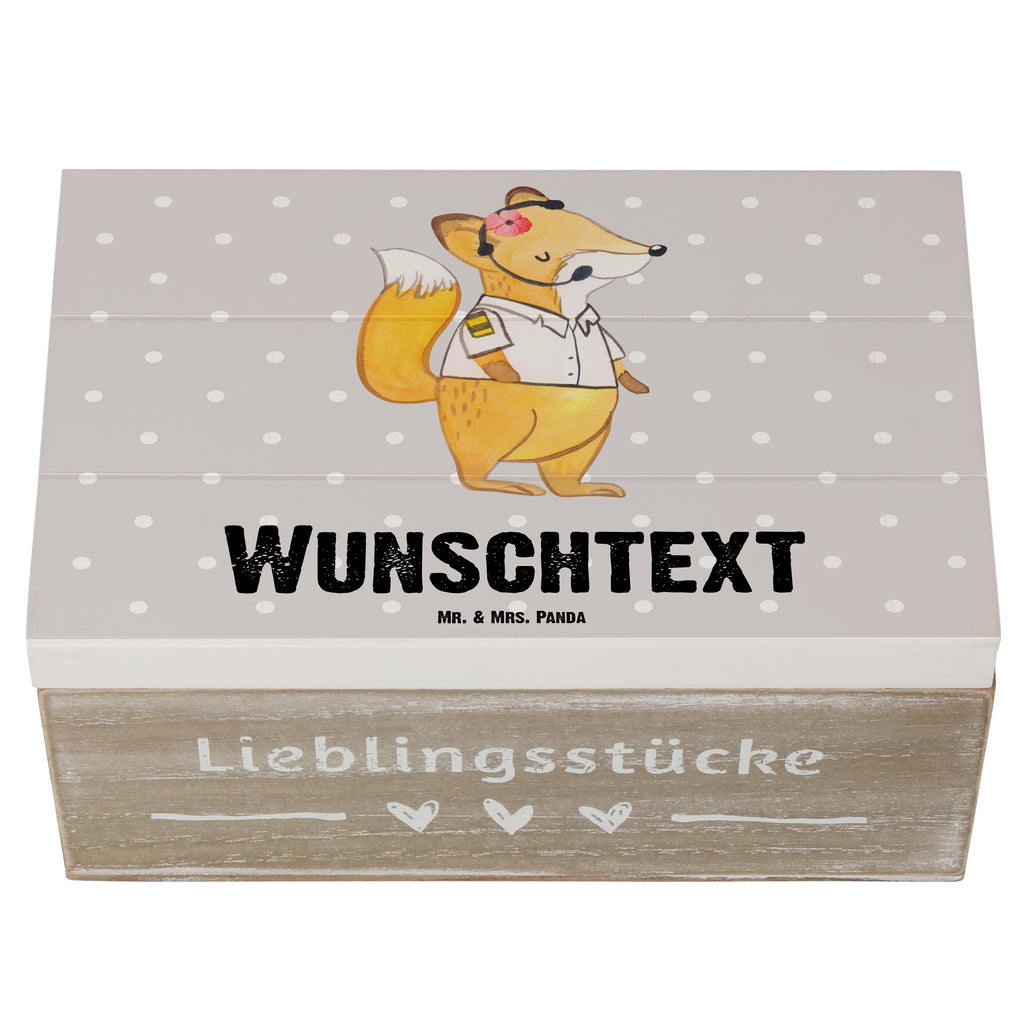 Personalisierte Holzkiste Pilotin mit Herz Holzkiste mit Namen, Kiste mit Namen, Schatzkiste mit Namen, Truhe mit Namen, Schatulle mit Namen, Erinnerungsbox mit Namen, Erinnerungskiste, mit Namen, Dekokiste mit Namen, Aufbewahrungsbox mit Namen, Holzkiste Personalisiert, Kiste Personalisiert, Schatzkiste Personalisiert, Truhe Personalisiert, Schatulle Personalisiert, Erinnerungsbox Personalisiert, Erinnerungskiste Personalisiert, Dekokiste Personalisiert, Aufbewahrungsbox Personalisiert, Beruf, Ausbildung, Jubiläum, Abschied, Rente, Kollege, Kollegin, Geschenk, Schenken, Arbeitskollege, Mitarbeiter, Firma, Danke, Dankeschön, Pilotin, Flugkapitänin, Cockpit, Flugzeug