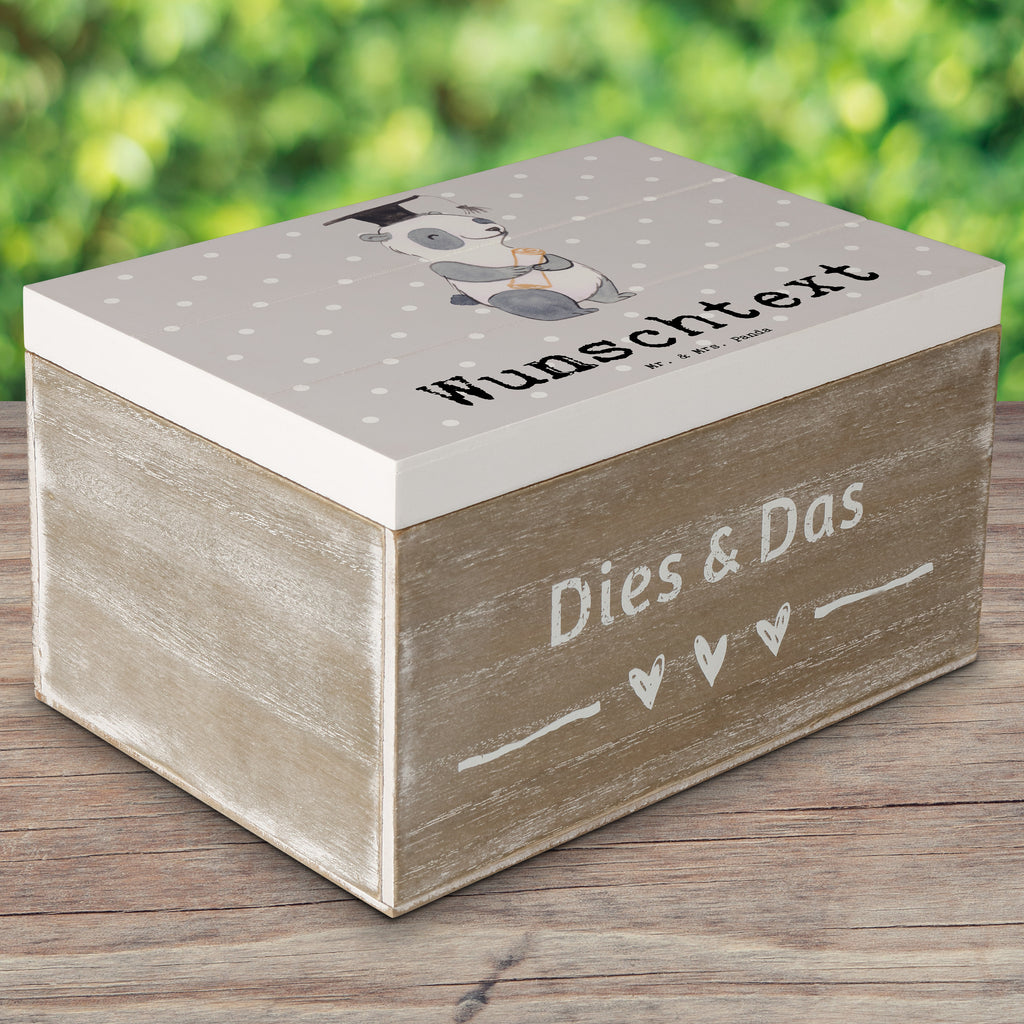 Personalisierte Holzkiste Panda Bester Student der Welt Holzkiste mit Namen, Kiste mit Namen, Schatzkiste mit Namen, Truhe mit Namen, Schatulle mit Namen, Erinnerungsbox mit Namen, Erinnerungskiste, mit Namen, Dekokiste mit Namen, Aufbewahrungsbox mit Namen, Holzkiste Personalisiert, Kiste Personalisiert, Schatzkiste Personalisiert, Truhe Personalisiert, Schatulle Personalisiert, Erinnerungsbox Personalisiert, Erinnerungskiste Personalisiert, Dekokiste Personalisiert, Aufbewahrungsbox Personalisiert, für, Dankeschön, Geschenk, Schenken, Geburtstag, Geburtstagsgeschenk, Geschenkidee, Danke, Bedanken, Mitbringsel, Freude machen, Geschenktipp, Student, Studium, Sohn, Spaß, Musterschüler, lustig, Studienabschluss, witzig, Universität, Abschluss, Alumni, Uni, Studenten, Hochschule