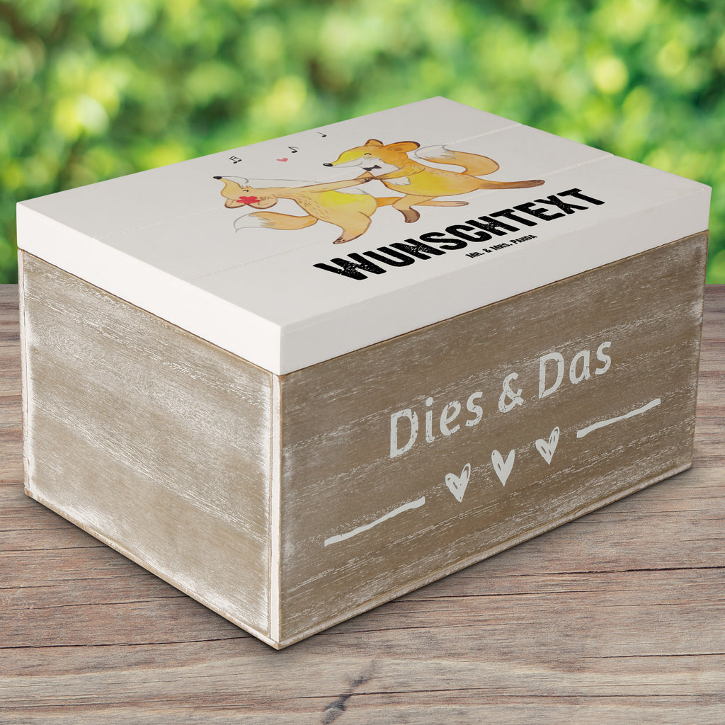 Personalisierte Holzkiste Fuchs Beste Eltern der Welt Holzkiste mit Namen, Kiste mit Namen, Schatzkiste mit Namen, Truhe mit Namen, Schatulle mit Namen, Erinnerungsbox mit Namen, Erinnerungskiste, mit Namen, Dekokiste mit Namen, Aufbewahrungsbox mit Namen, Holzkiste Personalisiert, Kiste Personalisiert, Schatzkiste Personalisiert, Truhe Personalisiert, Schatulle Personalisiert, Erinnerungsbox Personalisiert, Erinnerungskiste Personalisiert, Dekokiste Personalisiert, Aufbewahrungsbox Personalisiert, für, Dankeschön, Geschenk, Schenken, Geburtstag, Geburtstagsgeschenk, Geschenkidee, Danke, Bedanken, Mitbringsel, Freude machen, Geschenktipp, Eltern, Mama, Papa, Erzeuger, Mami, Papi, Familie, Elternpaar, Mama und Papa