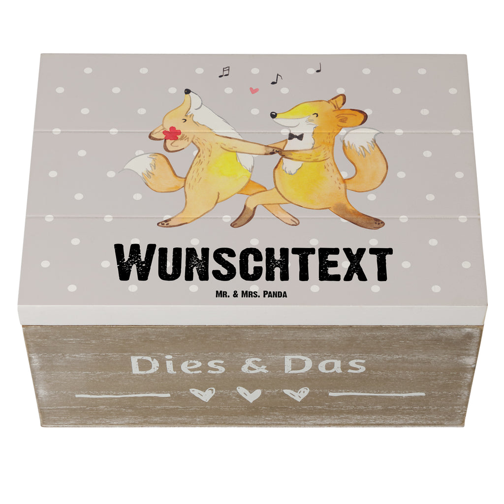Personalisierte Holzkiste Fuchs Beste Eltern der Welt Holzkiste mit Namen, Kiste mit Namen, Schatzkiste mit Namen, Truhe mit Namen, Schatulle mit Namen, Erinnerungsbox mit Namen, Erinnerungskiste, mit Namen, Dekokiste mit Namen, Aufbewahrungsbox mit Namen, Holzkiste Personalisiert, Kiste Personalisiert, Schatzkiste Personalisiert, Truhe Personalisiert, Schatulle Personalisiert, Erinnerungsbox Personalisiert, Erinnerungskiste Personalisiert, Dekokiste Personalisiert, Aufbewahrungsbox Personalisiert, für, Dankeschön, Geschenk, Schenken, Geburtstag, Geburtstagsgeschenk, Geschenkidee, Danke, Bedanken, Mitbringsel, Freude machen, Geschenktipp, Eltern, Mama, Papa, Erzeuger, Mami, Papi, Familie, Elternpaar, Mama und Papa