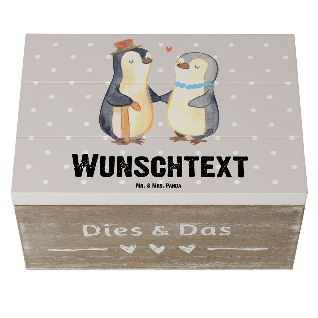Personalisierte Holzkiste Pinguin Beste Urgroßeltern der Welt Holzkiste mit Namen, Kiste mit Namen, Schatzkiste mit Namen, Truhe mit Namen, Schatulle mit Namen, Erinnerungsbox mit Namen, Erinnerungskiste, mit Namen, Dekokiste mit Namen, Aufbewahrungsbox mit Namen, Holzkiste Personalisiert, Kiste Personalisiert, Schatzkiste Personalisiert, Truhe Personalisiert, Schatulle Personalisiert, Erinnerungsbox Personalisiert, Erinnerungskiste Personalisiert, Dekokiste Personalisiert, Aufbewahrungsbox Personalisiert, für, Dankeschön, Geschenk, Schenken, Geburtstag, Geburtstagsgeschenk, Geschenkidee, Danke, Bedanken, Mitbringsel, Freude machen, Geschenktipp, Urgroßeltern, Urgrosseltern, Uhrgroßeltern, Uhroma, Uhropa, Uropa, Ur, Uroma, Großeltern, Großmutter, Großvater, Opa, Omi, Oma, Opi. Großpapa, Großmama, Enkel, Enkelin, Enkelkind, Kleinigkeit, Omma, Ommi, Oppa, Oppi, Bester