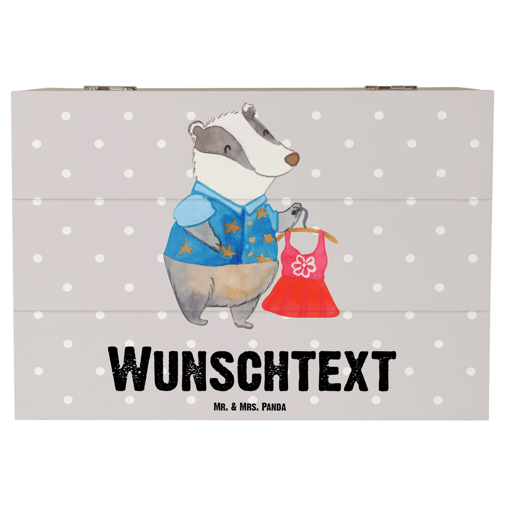 Personalisierte Holzkiste Modeverkäuferin mit Herz Holzkiste mit Namen, Kiste mit Namen, Schatzkiste mit Namen, Truhe mit Namen, Schatulle mit Namen, Erinnerungsbox mit Namen, Erinnerungskiste, mit Namen, Dekokiste mit Namen, Aufbewahrungsbox mit Namen, Holzkiste Personalisiert, Kiste Personalisiert, Schatzkiste Personalisiert, Truhe Personalisiert, Schatulle Personalisiert, Erinnerungsbox Personalisiert, Erinnerungskiste Personalisiert, Dekokiste Personalisiert, Aufbewahrungsbox Personalisiert, Beruf, Ausbildung, Jubiläum, Abschied, Rente, Kollege, Kollegin, Geschenk, Schenken, Arbeitskollege, Mitarbeiter, Firma, Danke, Dankeschön, Modeverkäuferin, Verkäuferin, Fashion Store