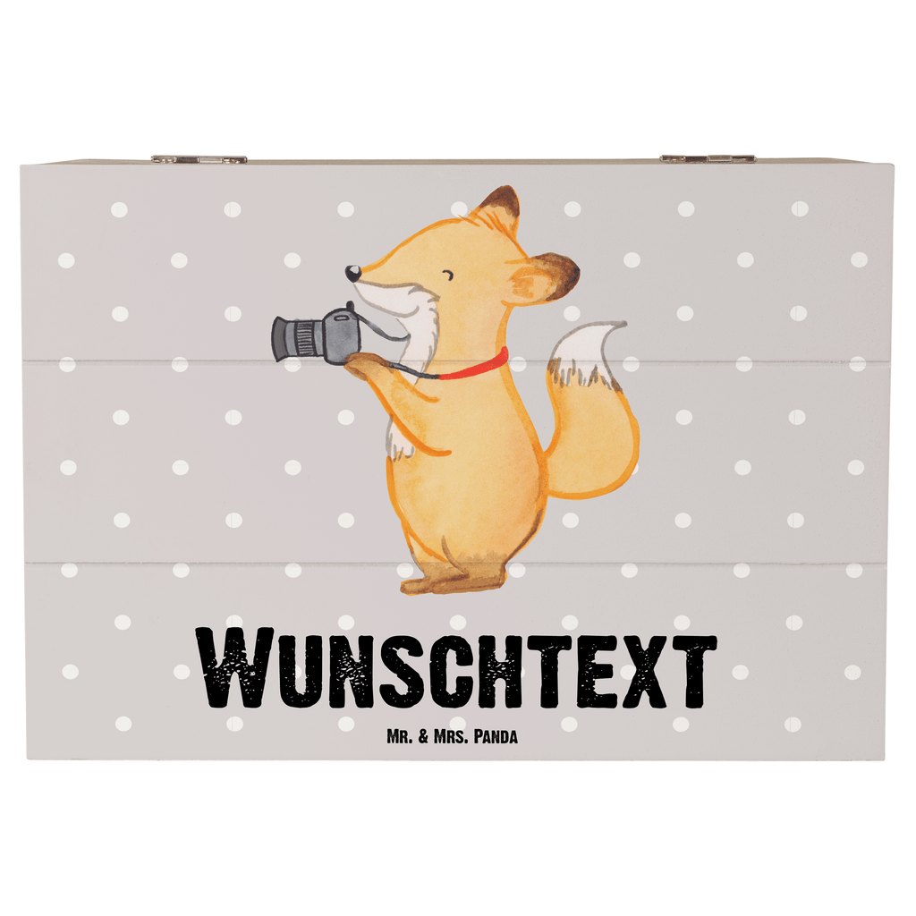 Personalisierte Holzkiste Fotograf mit Herz Holzkiste mit Namen, Kiste mit Namen, Schatzkiste mit Namen, Truhe mit Namen, Schatulle mit Namen, Erinnerungsbox mit Namen, Erinnerungskiste, mit Namen, Dekokiste mit Namen, Aufbewahrungsbox mit Namen, Holzkiste Personalisiert, Kiste Personalisiert, Schatzkiste Personalisiert, Truhe Personalisiert, Schatulle Personalisiert, Erinnerungsbox Personalisiert, Erinnerungskiste Personalisiert, Dekokiste Personalisiert, Aufbewahrungsbox Personalisiert, Beruf, Ausbildung, Jubiläum, Abschied, Rente, Kollege, Kollegin, Geschenk, Schenken, Arbeitskollege, Mitarbeiter, Firma, Danke, Dankeschön, Fotograf, Fotoreporter, Hobbyfotograf, Hochzeitsfotograf, Fotografie, Profi Fotograf