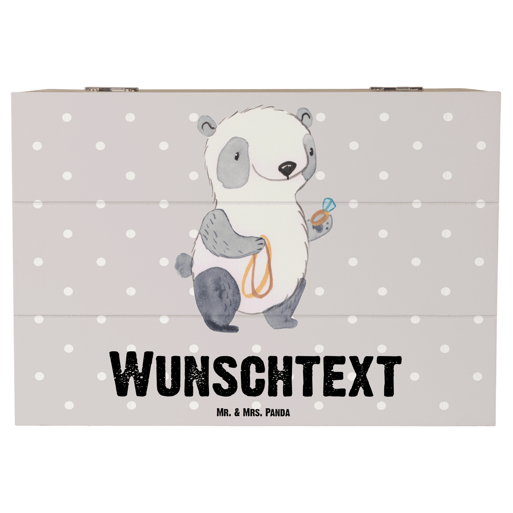 Personalisierte Holzkiste Goldschmied mit Herz Holzkiste mit Namen, Kiste mit Namen, Schatzkiste mit Namen, Truhe mit Namen, Schatulle mit Namen, Erinnerungsbox mit Namen, Erinnerungskiste, mit Namen, Dekokiste mit Namen, Aufbewahrungsbox mit Namen, Holzkiste Personalisiert, Kiste Personalisiert, Schatzkiste Personalisiert, Truhe Personalisiert, Schatulle Personalisiert, Erinnerungsbox Personalisiert, Erinnerungskiste Personalisiert, Dekokiste Personalisiert, Aufbewahrungsbox Personalisiert, Beruf, Ausbildung, Jubiläum, Abschied, Rente, Kollege, Kollegin, Geschenk, Schenken, Arbeitskollege, Mitarbeiter, Firma, Danke, Dankeschön, Juwelier, Goldschmied, Schmied, Schmuckwarenhändler, Schmuckgeschäft, Eröffnung