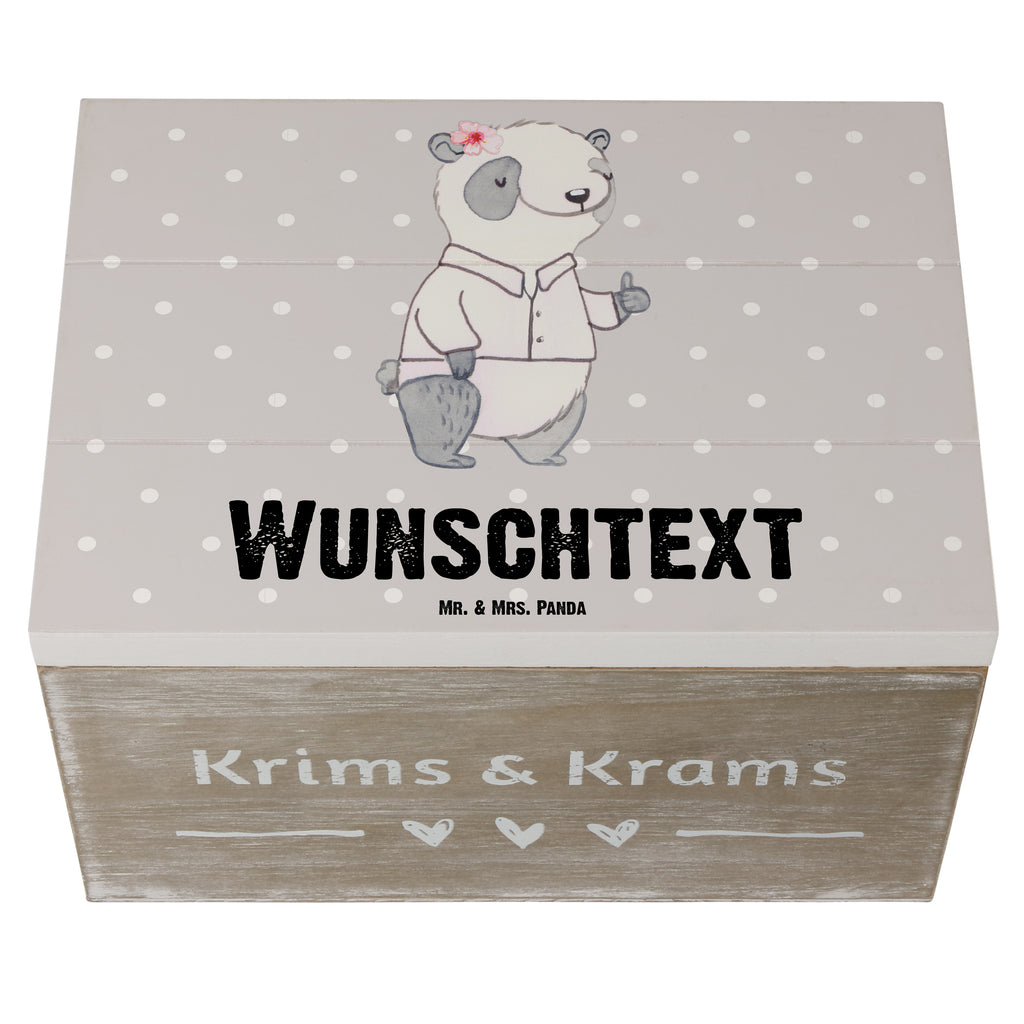Personalisierte Holzkiste Panda Beste Teamleiterin Holzkiste mit Namen, Kiste mit Namen, Schatzkiste mit Namen, Truhe mit Namen, Schatulle mit Namen, Erinnerungsbox mit Namen, Erinnerungskiste, mit Namen, Dekokiste mit Namen, Aufbewahrungsbox mit Namen, Holzkiste Personalisiert, Kiste Personalisiert, Schatzkiste Personalisiert, Truhe Personalisiert, Schatulle Personalisiert, Erinnerungsbox Personalisiert, Erinnerungskiste Personalisiert, Dekokiste Personalisiert, Aufbewahrungsbox Personalisiert, für, Dankeschön, Geschenk, Schenken, Geburtstag, Geburtstagsgeschenk, Geschenkidee, Danke, Bedanken, Mitbringsel, Freude machen, Geschenktipp, Teamleiterin, Seminarleiterin, Gruppenleiterin, Leiterin, Kollegin, Chefin, Vorgesetzte, Abschied, Abschiedsgeschenk, Ruhestand