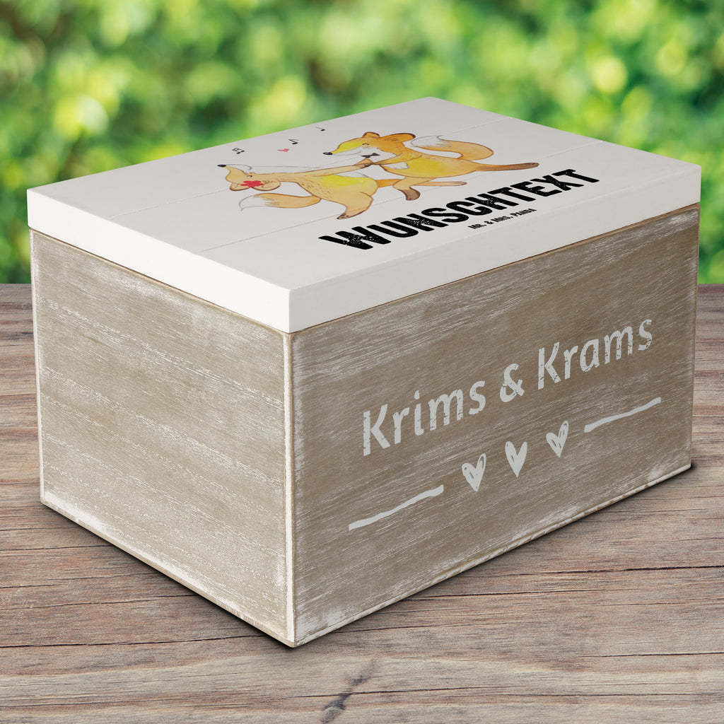 Personalisierte Holzkiste Fuchs Beste Eltern der Welt Holzkiste mit Namen, Kiste mit Namen, Schatzkiste mit Namen, Truhe mit Namen, Schatulle mit Namen, Erinnerungsbox mit Namen, Erinnerungskiste, mit Namen, Dekokiste mit Namen, Aufbewahrungsbox mit Namen, Holzkiste Personalisiert, Kiste Personalisiert, Schatzkiste Personalisiert, Truhe Personalisiert, Schatulle Personalisiert, Erinnerungsbox Personalisiert, Erinnerungskiste Personalisiert, Dekokiste Personalisiert, Aufbewahrungsbox Personalisiert, für, Dankeschön, Geschenk, Schenken, Geburtstag, Geburtstagsgeschenk, Geschenkidee, Danke, Bedanken, Mitbringsel, Freude machen, Geschenktipp, Eltern, Mama, Papa, Erzeuger, Mami, Papi, Familie, Elternpaar, Mama und Papa