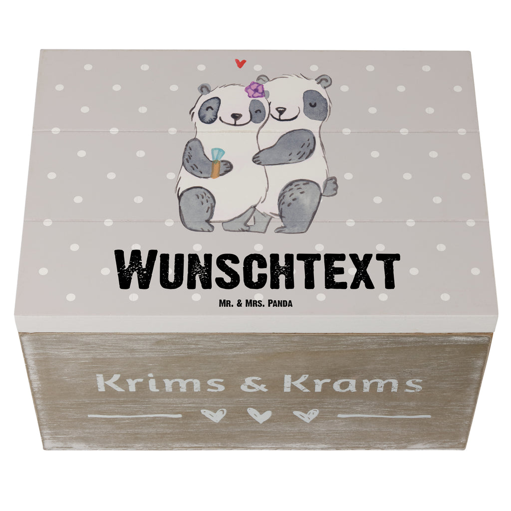 Personalisierte Holzkiste Panda Beste Verlobte der Welt Holzkiste mit Namen, Kiste mit Namen, Schatzkiste mit Namen, Truhe mit Namen, Schatulle mit Namen, Erinnerungsbox mit Namen, Erinnerungskiste, mit Namen, Dekokiste mit Namen, Aufbewahrungsbox mit Namen, Holzkiste Personalisiert, Kiste Personalisiert, Schatzkiste Personalisiert, Truhe Personalisiert, Schatulle Personalisiert, Erinnerungsbox Personalisiert, Erinnerungskiste Personalisiert, Dekokiste Personalisiert, Aufbewahrungsbox Personalisiert, für, Dankeschön, Geschenk, Schenken, Geburtstag, Geburtstagsgeschenk, Geschenkidee, Danke, Bedanken, Mitbringsel, Freude machen, Geschenktipp, Verlobte, Verloben, Verlobung, Traumfrau, Frau, Freundin, Ehefrau, Zukünftige, Hochzeit, Ehe