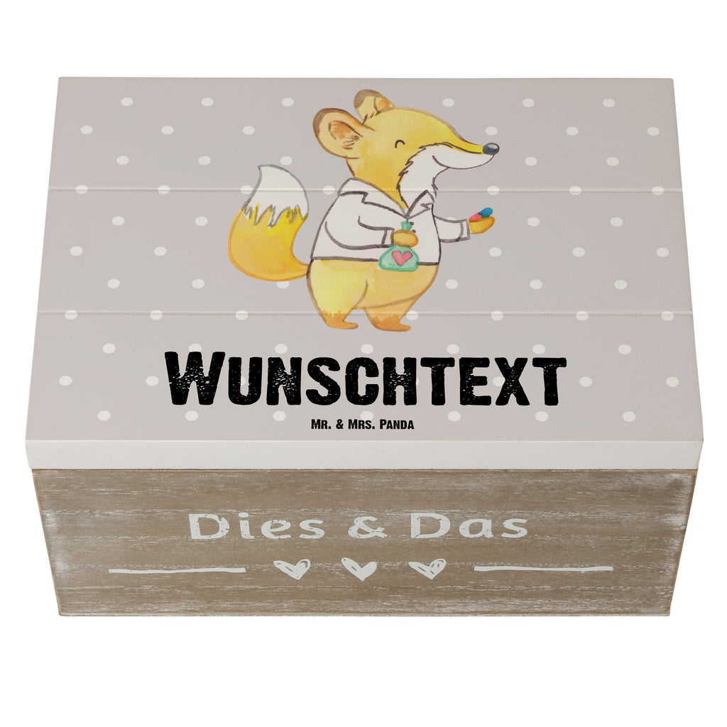 Personalisierte Holzkiste Apotheker mit Herz Holzkiste mit Namen, Kiste mit Namen, Schatzkiste mit Namen, Truhe mit Namen, Schatulle mit Namen, Erinnerungsbox mit Namen, Erinnerungskiste, mit Namen, Dekokiste mit Namen, Aufbewahrungsbox mit Namen, Holzkiste Personalisiert, Kiste Personalisiert, Schatzkiste Personalisiert, Truhe Personalisiert, Schatulle Personalisiert, Erinnerungsbox Personalisiert, Erinnerungskiste Personalisiert, Dekokiste Personalisiert, Aufbewahrungsbox Personalisiert, Beruf, Ausbildung, Jubiläum, Abschied, Rente, Kollege, Kollegin, Geschenk, Schenken, Arbeitskollege, Mitarbeiter, Firma, Danke, Dankeschön, Apotheker, Pharmazie, Staatsexamen, Approbation, Eröffnung Apotheke