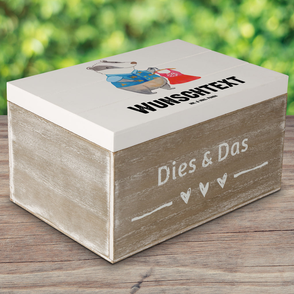 Personalisierte Holzkiste Modedesignerin mit Herz Holzkiste mit Namen, Kiste mit Namen, Schatzkiste mit Namen, Truhe mit Namen, Schatulle mit Namen, Erinnerungsbox mit Namen, Erinnerungskiste, mit Namen, Dekokiste mit Namen, Aufbewahrungsbox mit Namen, Holzkiste Personalisiert, Kiste Personalisiert, Schatzkiste Personalisiert, Truhe Personalisiert, Schatulle Personalisiert, Erinnerungsbox Personalisiert, Erinnerungskiste Personalisiert, Dekokiste Personalisiert, Aufbewahrungsbox Personalisiert, Beruf, Ausbildung, Jubiläum, Abschied, Rente, Kollege, Kollegin, Geschenk, Schenken, Arbeitskollege, Mitarbeiter, Firma, Danke, Dankeschön, Modedesignerin, Fashion Designerin, Modeschöpferin