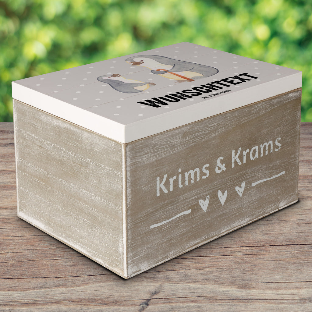 Personalisierte Holzkiste Pinguin Bester Großvater der Welt Holzkiste mit Namen, Kiste mit Namen, Schatzkiste mit Namen, Truhe mit Namen, Schatulle mit Namen, Erinnerungsbox mit Namen, Erinnerungskiste, mit Namen, Dekokiste mit Namen, Aufbewahrungsbox mit Namen, Holzkiste Personalisiert, Kiste Personalisiert, Schatzkiste Personalisiert, Truhe Personalisiert, Schatulle Personalisiert, Erinnerungsbox Personalisiert, Erinnerungskiste Personalisiert, Dekokiste Personalisiert, Aufbewahrungsbox Personalisiert, für, Dankeschön, Geschenk, Schenken, Geburtstag, Geburtstagsgeschenk, Geschenkidee, Danke, Bedanken, Mitbringsel, Freude machen, Geschenktipp, Großvater, Grossvater, Opa, Opi. Großpapa, Großeltern, enkel, Enkelin, Enkelkind, Kleinigkeit, Oppa, Oppi, Bester