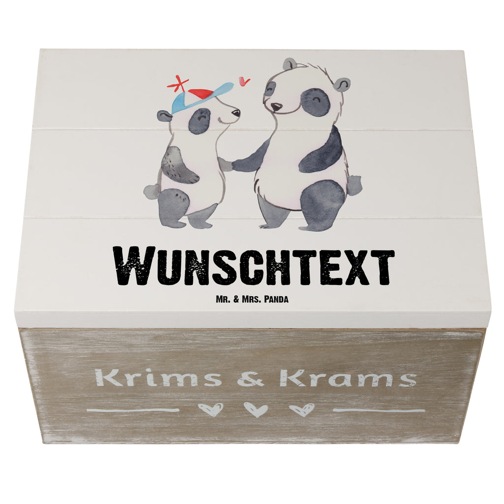 Personalisierte Holzkiste Panda Bester Cousin der Welt Holzkiste mit Namen, Kiste mit Namen, Schatzkiste mit Namen, Truhe mit Namen, Schatulle mit Namen, Erinnerungsbox mit Namen, Erinnerungskiste, mit Namen, Dekokiste mit Namen, Aufbewahrungsbox mit Namen, Holzkiste Personalisiert, Kiste Personalisiert, Schatzkiste Personalisiert, Truhe Personalisiert, Schatulle Personalisiert, Erinnerungsbox Personalisiert, Erinnerungskiste Personalisiert, Dekokiste Personalisiert, Aufbewahrungsbox Personalisiert, für, Dankeschön, Geschenk, Schenken, Geburtstag, Geburtstagsgeschenk, Geschenkidee, Danke, Bedanken, Mitbringsel, Freude machen, Geschenktipp, Cousin, Kousin, Vetter, Sohn von Onkel, Sohn von Tante, Familie, Verwandtschaft, Cousine