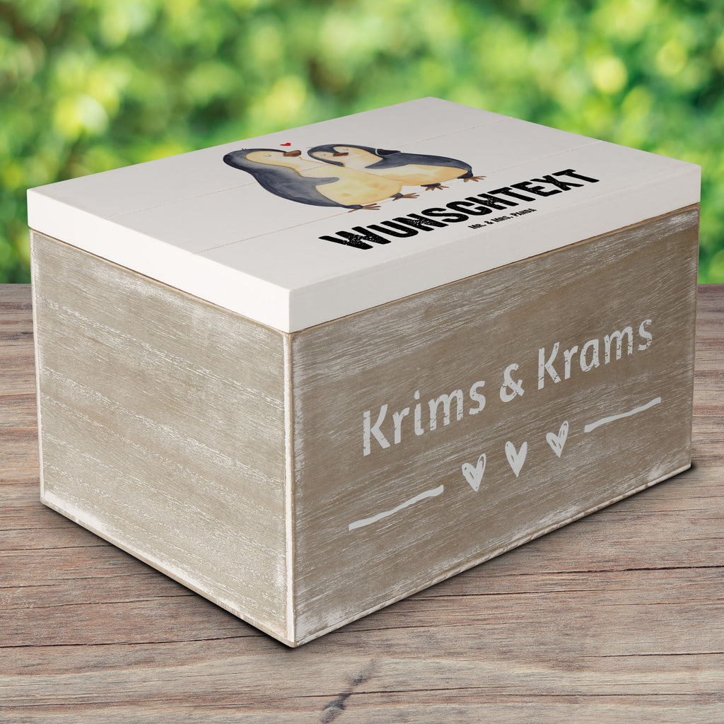 Personalisierte Holzkiste Pinguin Bester Mann der Welt Holzkiste mit Namen, Kiste mit Namen, Schatzkiste mit Namen, Truhe mit Namen, Schatulle mit Namen, Erinnerungsbox mit Namen, Erinnerungskiste, mit Namen, Dekokiste mit Namen, Aufbewahrungsbox mit Namen, Holzkiste Personalisiert, Kiste Personalisiert, Schatzkiste Personalisiert, Truhe Personalisiert, Schatulle Personalisiert, Erinnerungsbox Personalisiert, Erinnerungskiste Personalisiert, Dekokiste Personalisiert, Aufbewahrungsbox Personalisiert, für, Dankeschön, Geschenk, Schenken, Geburtstag, Geburtstagsgeschenk, Geschenkidee, Danke, Bedanken, Mitbringsel, Freude machen, Geschenktipp, Ehemann, Beste, Mann, Partner, Freund, Traummann, Liebling, Ehepartner, Ehe, Gatte, Lebensgefährte, Bräutigam, Kleinigkeit