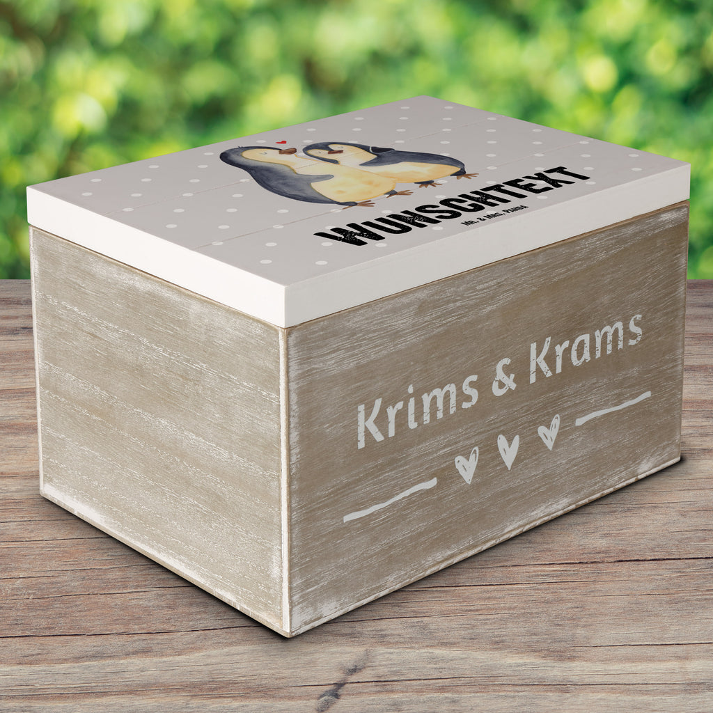 Personalisierte Holzkiste Pinguin Bester Mann der Welt Holzkiste mit Namen, Kiste mit Namen, Schatzkiste mit Namen, Truhe mit Namen, Schatulle mit Namen, Erinnerungsbox mit Namen, Erinnerungskiste, mit Namen, Dekokiste mit Namen, Aufbewahrungsbox mit Namen, Holzkiste Personalisiert, Kiste Personalisiert, Schatzkiste Personalisiert, Truhe Personalisiert, Schatulle Personalisiert, Erinnerungsbox Personalisiert, Erinnerungskiste Personalisiert, Dekokiste Personalisiert, Aufbewahrungsbox Personalisiert, für, Dankeschön, Geschenk, Schenken, Geburtstag, Geburtstagsgeschenk, Geschenkidee, Danke, Bedanken, Mitbringsel, Freude machen, Geschenktipp, Ehemann, Beste, Mann, Partner, Freund, Traummann, Liebling, Ehepartner, Ehe, Gatte, Lebensgefährte, Bräutigam, Kleinigkeit