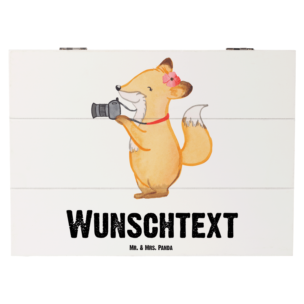 Personalisierte Holzkiste Fotografin mit Herz Holzkiste mit Namen, Kiste mit Namen, Schatzkiste mit Namen, Truhe mit Namen, Schatulle mit Namen, Erinnerungsbox mit Namen, Erinnerungskiste, mit Namen, Dekokiste mit Namen, Aufbewahrungsbox mit Namen, Holzkiste Personalisiert, Kiste Personalisiert, Schatzkiste Personalisiert, Truhe Personalisiert, Schatulle Personalisiert, Erinnerungsbox Personalisiert, Erinnerungskiste Personalisiert, Dekokiste Personalisiert, Aufbewahrungsbox Personalisiert, Beruf, Ausbildung, Jubiläum, Abschied, Rente, Kollege, Kollegin, Geschenk, Schenken, Arbeitskollege, Mitarbeiter, Firma, Danke, Dankeschön, Fotografin, Fotoreporterin, Hobbyfotografin, Hochzeitsfotografin, Fotografie, Profi Fotografin