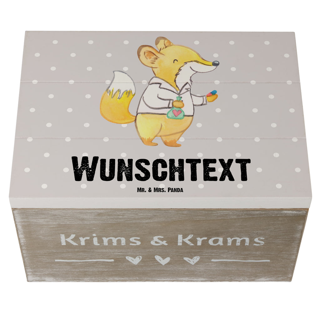 Personalisierte Holzkiste Apotheker mit Herz Holzkiste mit Namen, Kiste mit Namen, Schatzkiste mit Namen, Truhe mit Namen, Schatulle mit Namen, Erinnerungsbox mit Namen, Erinnerungskiste, mit Namen, Dekokiste mit Namen, Aufbewahrungsbox mit Namen, Holzkiste Personalisiert, Kiste Personalisiert, Schatzkiste Personalisiert, Truhe Personalisiert, Schatulle Personalisiert, Erinnerungsbox Personalisiert, Erinnerungskiste Personalisiert, Dekokiste Personalisiert, Aufbewahrungsbox Personalisiert, Beruf, Ausbildung, Jubiläum, Abschied, Rente, Kollege, Kollegin, Geschenk, Schenken, Arbeitskollege, Mitarbeiter, Firma, Danke, Dankeschön, Apotheker, Pharmazie, Staatsexamen, Approbation, Eröffnung Apotheke