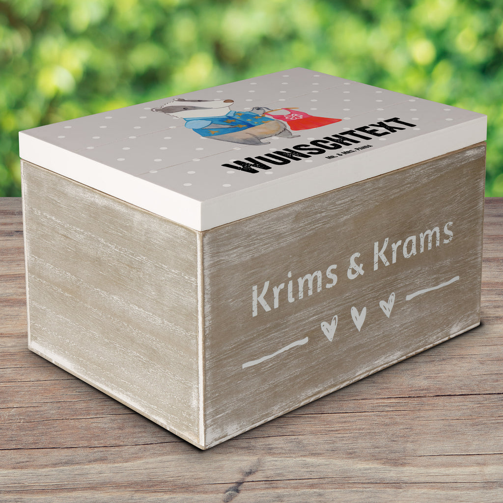 Personalisierte Holzkiste Modedesignerin mit Herz Holzkiste mit Namen, Kiste mit Namen, Schatzkiste mit Namen, Truhe mit Namen, Schatulle mit Namen, Erinnerungsbox mit Namen, Erinnerungskiste, mit Namen, Dekokiste mit Namen, Aufbewahrungsbox mit Namen, Holzkiste Personalisiert, Kiste Personalisiert, Schatzkiste Personalisiert, Truhe Personalisiert, Schatulle Personalisiert, Erinnerungsbox Personalisiert, Erinnerungskiste Personalisiert, Dekokiste Personalisiert, Aufbewahrungsbox Personalisiert, Beruf, Ausbildung, Jubiläum, Abschied, Rente, Kollege, Kollegin, Geschenk, Schenken, Arbeitskollege, Mitarbeiter, Firma, Danke, Dankeschön, Modedesignerin, Fashion Designerin, Modeschöpferin