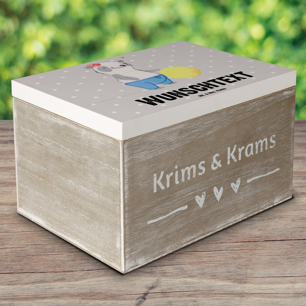 Personalisierte Holzkiste Orthopädin mit Herz Holzkiste mit Namen, Kiste mit Namen, Schatzkiste mit Namen, Truhe mit Namen, Schatulle mit Namen, Erinnerungsbox mit Namen, Erinnerungskiste, mit Namen, Dekokiste mit Namen, Aufbewahrungsbox mit Namen, Holzkiste Personalisiert, Kiste Personalisiert, Schatzkiste Personalisiert, Truhe Personalisiert, Schatulle Personalisiert, Erinnerungsbox Personalisiert, Erinnerungskiste Personalisiert, Dekokiste Personalisiert, Aufbewahrungsbox Personalisiert, Beruf, Ausbildung, Jubiläum, Abschied, Rente, Kollege, Kollegin, Geschenk, Schenken, Arbeitskollege, Mitarbeiter, Firma, Danke, Dankeschön, Orthopädin, Fachärztin, Orthopädie, Praxis, Eröffnung