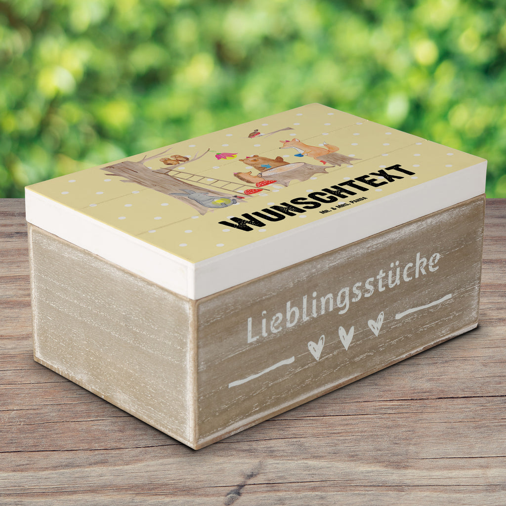 Personalisierte Holzkiste Waldtiere Picknick Holzkiste mit Namen, Kiste mit Namen, Schatzkiste mit Namen, Truhe mit Namen, Schatulle mit Namen, Erinnerungsbox mit Namen, Erinnerungskiste, mit Namen, Dekokiste mit Namen, Aufbewahrungsbox mit Namen, Holzkiste Personalisiert, Kiste Personalisiert, Schatzkiste Personalisiert, Truhe Personalisiert, Schatulle Personalisiert, Erinnerungsbox Personalisiert, Erinnerungskiste Personalisiert, Dekokiste Personalisiert, Aufbewahrungsbox Personalisiert, süße Tiermotive, gute Laune, lustige Sprüche, Tiere, Waldtiere, Picknick, Wald, Fuchs, Hase, Igel, Maus, Eichhörnchen