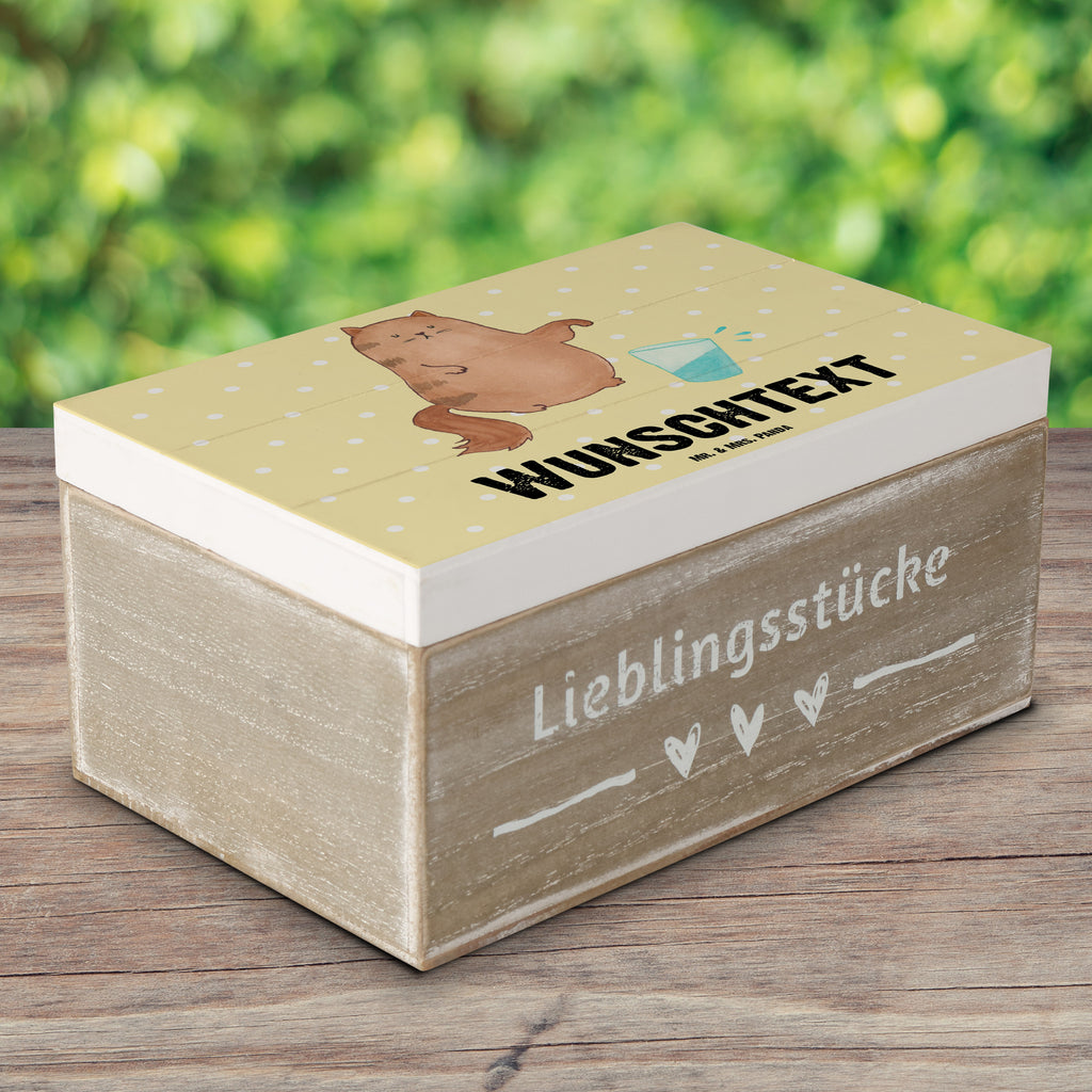 Personalisierte Holzkiste Katze Wasserglas Holzkiste mit Namen, Kiste mit Namen, Schatzkiste mit Namen, Truhe mit Namen, Schatulle mit Namen, Erinnerungsbox mit Namen, Erinnerungskiste, mit Namen, Dekokiste mit Namen, Aufbewahrungsbox mit Namen, Holzkiste Personalisiert, Kiste Personalisiert, Schatzkiste Personalisiert, Truhe Personalisiert, Schatulle Personalisiert, Erinnerungsbox Personalisiert, Erinnerungskiste Personalisiert, Dekokiste Personalisiert, Aufbewahrungsbox Personalisiert, Katze, Katzenmotiv, Katzenfan, Katzendeko, Katzenfreund, Katzenliebhaber, Katzenprodukte, Katzenartikel, Katzenaccessoires, Katzensouvenirs, Katzenliebhaberprodukte, Katzenmotive, Katzen, Kater, Mietze, Cat, Cats, Katzenhalter, Katzenbesitzerin, Haustier, Wasser, Glas