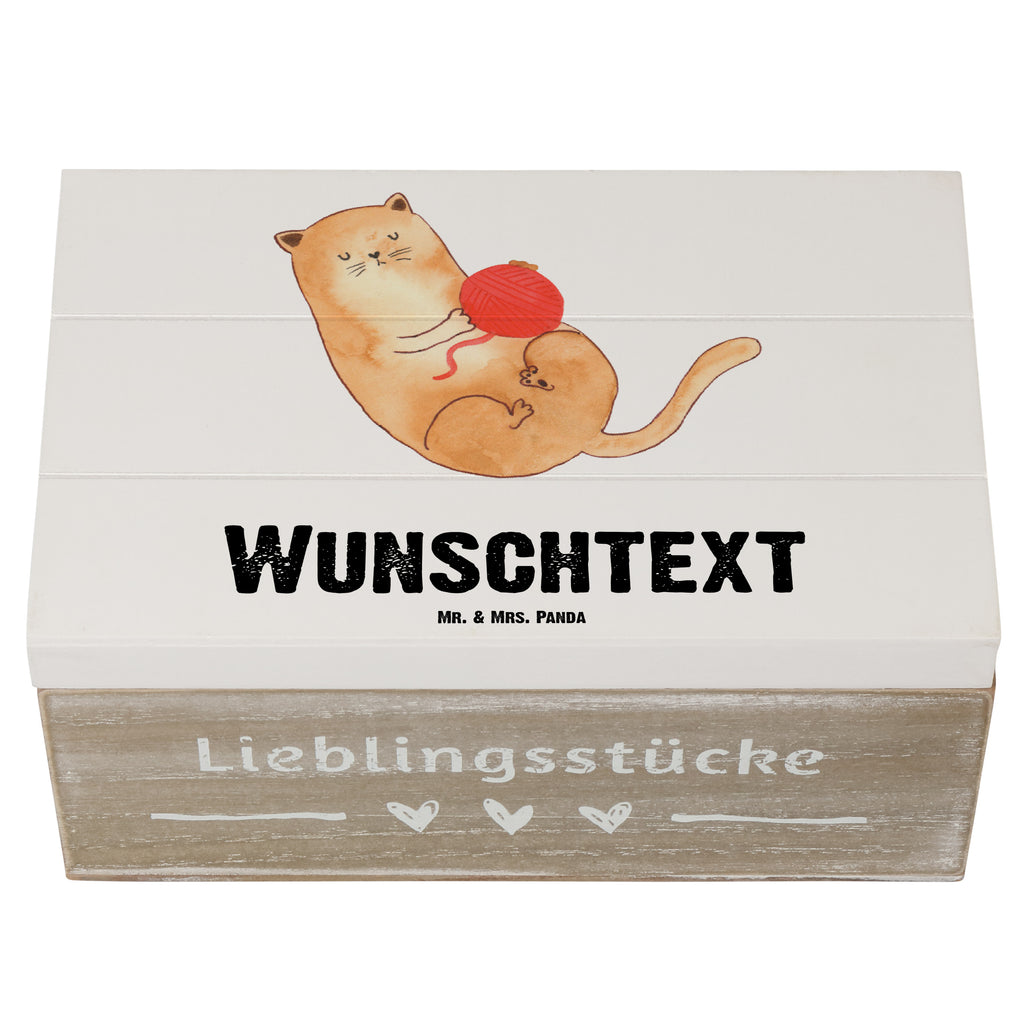 Personalisierte Holzkiste Katzen Wollknäul Holzkiste mit Namen, Kiste mit Namen, Schatzkiste mit Namen, Truhe mit Namen, Schatulle mit Namen, Erinnerungsbox mit Namen, Erinnerungskiste, mit Namen, Dekokiste mit Namen, Aufbewahrungsbox mit Namen, Holzkiste Personalisiert, Kiste Personalisiert, Schatzkiste Personalisiert, Truhe Personalisiert, Schatulle Personalisiert, Erinnerungsbox Personalisiert, Erinnerungskiste Personalisiert, Dekokiste Personalisiert, Aufbewahrungsbox Personalisiert, Katze, Katzenmotiv, Katzenfan, Katzendeko, Katzenfreund, Katzenliebhaber, Katzenprodukte, Katzenartikel, Katzenaccessoires, Katzensouvenirs, Katzenliebhaberprodukte, Katzenmotive, Katzen, Kater, Mietze, Cat, Cats, Katzenhalter, Katzenbesitzerin, Haustier, Wollknäuel, Wolle, Spielen, Spiel, verspielt