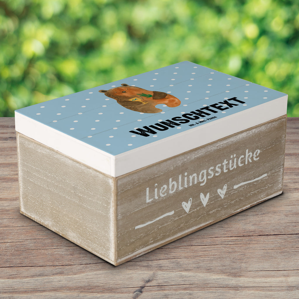 Personalisierte Holzkiste Konfirmation-Bär Holzkiste mit Namen, Kiste mit Namen, Schatzkiste mit Namen, Truhe mit Namen, Schatulle mit Namen, Erinnerungsbox mit Namen, Erinnerungskiste, mit Namen, Dekokiste mit Namen, Aufbewahrungsbox mit Namen, Holzkiste Personalisiert, Kiste Personalisiert, Schatzkiste Personalisiert, Truhe Personalisiert, Schatulle Personalisiert, Erinnerungsbox Personalisiert, Erinnerungskiste Personalisiert, Dekokiste Personalisiert, Aufbewahrungsbox Personalisiert, Bär, Teddy, Teddybär, Konfirmation, Kirche, evangelisch, Gottesdienst