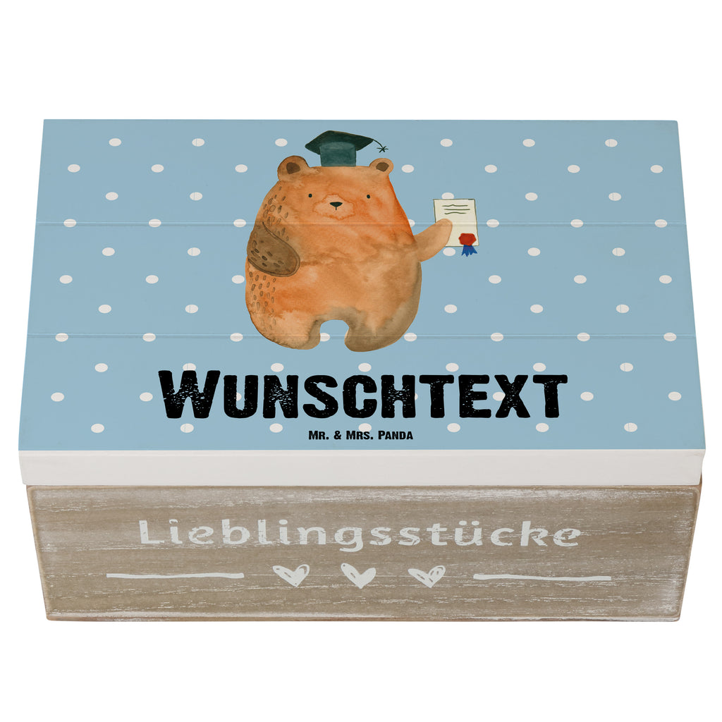 Personalisierte Holzkiste Prüfungsbär Holzkiste mit Namen, Kiste mit Namen, Schatzkiste mit Namen, Truhe mit Namen, Schatulle mit Namen, Erinnerungsbox mit Namen, Erinnerungskiste, mit Namen, Dekokiste mit Namen, Aufbewahrungsbox mit Namen, Holzkiste Personalisiert, Kiste Personalisiert, Schatzkiste Personalisiert, Truhe Personalisiert, Schatulle Personalisiert, Erinnerungsbox Personalisiert, Erinnerungskiste Personalisiert, Dekokiste Personalisiert, Aufbewahrungsbox Personalisiert, Bär, Teddy, Teddybär, Abitur, Prüfungen, Prüfung bestanden, Abschluss, Zeugnis, Abschlusszeugnis