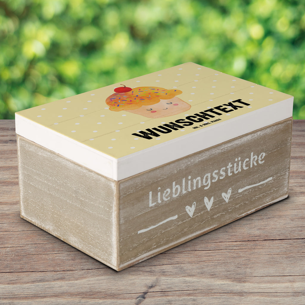 Personalisierte Holzkiste Cupcake Holzkiste mit Namen, Kiste mit Namen, Schatzkiste mit Namen, Truhe mit Namen, Schatulle mit Namen, Erinnerungsbox mit Namen, Erinnerungskiste, mit Namen, Dekokiste mit Namen, Aufbewahrungsbox mit Namen, Holzkiste Personalisiert, Kiste Personalisiert, Schatzkiste Personalisiert, Truhe Personalisiert, Schatulle Personalisiert, Erinnerungsbox Personalisiert, Erinnerungskiste Personalisiert, Dekokiste Personalisiert, Aufbewahrungsbox Personalisiert, süße Tiermotive, gute Laune, lustige Sprüche, Tiere, Cupcakes, Muffin, Wunder, Küche Deko, Küche Spruch, Backen Geschenk, Geschenk Koch, Motivation Sprüche