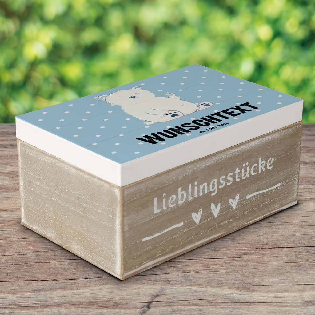 Personalisierte Holzkiste Eisbär Faul Holzkiste mit Namen, Kiste mit Namen, Schatzkiste mit Namen, Truhe mit Namen, Schatulle mit Namen, Erinnerungsbox mit Namen, Erinnerungskiste, mit Namen, Dekokiste mit Namen, Aufbewahrungsbox mit Namen, Holzkiste Personalisiert, Kiste Personalisiert, Schatzkiste Personalisiert, Truhe Personalisiert, Schatulle Personalisiert, Erinnerungsbox Personalisiert, Erinnerungskiste Personalisiert, Dekokiste Personalisiert, Aufbewahrungsbox Personalisiert, Bär, Teddy, Teddybär, Eisbär, Nordpol, Faul, Entspannen, Relaxen, Büro, Arbeit, Bürojob, Arbeitsplatz, Homeoffice