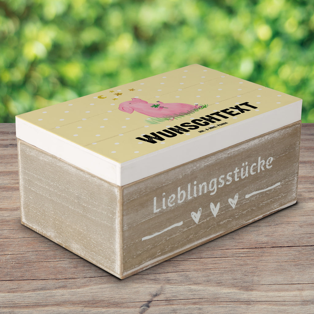 Personalisierte Holzkiste Glücksschwein Holzkiste mit Namen, Kiste mit Namen, Schatzkiste mit Namen, Truhe mit Namen, Schatulle mit Namen, Erinnerungsbox mit Namen, Erinnerungskiste, mit Namen, Dekokiste mit Namen, Aufbewahrungsbox mit Namen, Holzkiste Personalisiert, Kiste Personalisiert, Schatzkiste Personalisiert, Truhe Personalisiert, Schatulle Personalisiert, Erinnerungsbox Personalisiert, Erinnerungskiste Personalisiert, Dekokiste Personalisiert, Aufbewahrungsbox Personalisiert, süße Tiermotive, gute Laune, lustige Sprüche, Tiere, Glücksschwein. Glück, Schwein, Schweinchen, Sterne, Sernchen, Ziele, Träume, Motivation, Glücksbringer