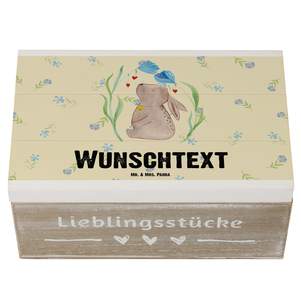Personalisierte Holzkiste Hase Blume Holzkiste mit Namen, Kiste mit Namen, Schatzkiste mit Namen, Truhe mit Namen, Schatulle mit Namen, Erinnerungsbox mit Namen, Erinnerungskiste, mit Namen, Dekokiste mit Namen, Aufbewahrungsbox mit Namen, Holzkiste Personalisiert, Kiste Personalisiert, Schatzkiste Personalisiert, Truhe Personalisiert, Schatulle Personalisiert, Erinnerungsbox Personalisiert, Erinnerungskiste Personalisiert, Dekokiste Personalisiert, Aufbewahrungsbox Personalisiert, Ostern, Osterhase, Ostergeschenke, Osternest, Osterdeko, Geschenk zu Ostern, Hase, Kaninchen, Kind, Taufe, Taufgeschenk, Geburt, Schwangerschaft, erstes Kind, Kindergeburtstag, Geburtstag, Hoffnung, Träume