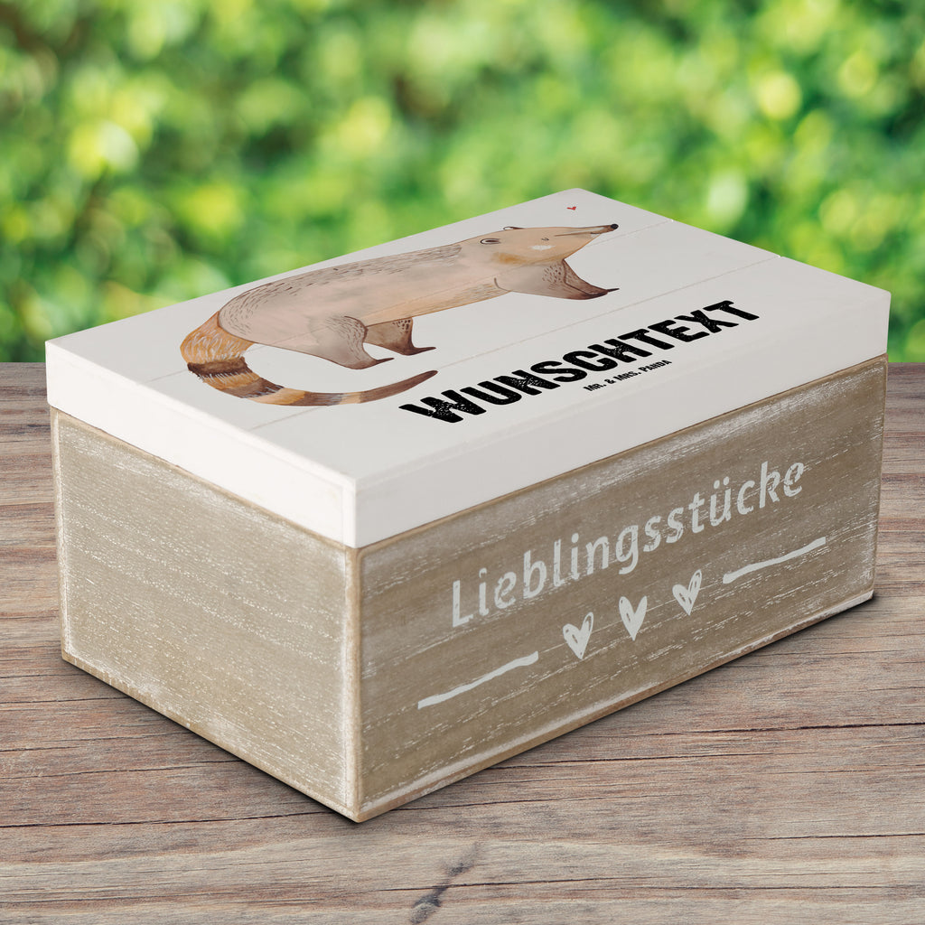 Personalisierte Holzkiste Nasenbär Holzkiste mit Namen, Kiste mit Namen, Schatzkiste mit Namen, Truhe mit Namen, Schatulle mit Namen, Erinnerungsbox mit Namen, Erinnerungskiste, mit Namen, Dekokiste mit Namen, Aufbewahrungsbox mit Namen, Holzkiste Personalisiert, Kiste Personalisiert, Schatzkiste Personalisiert, Truhe Personalisiert, Schatulle Personalisiert, Erinnerungsbox Personalisiert, Erinnerungskiste Personalisiert, Dekokiste Personalisiert, Aufbewahrungsbox Personalisiert, süße Tiermotive, gute Laune, lustige Sprüche, Tiere, Nasenbär, Nasenbären, Rüsselbär, Bär